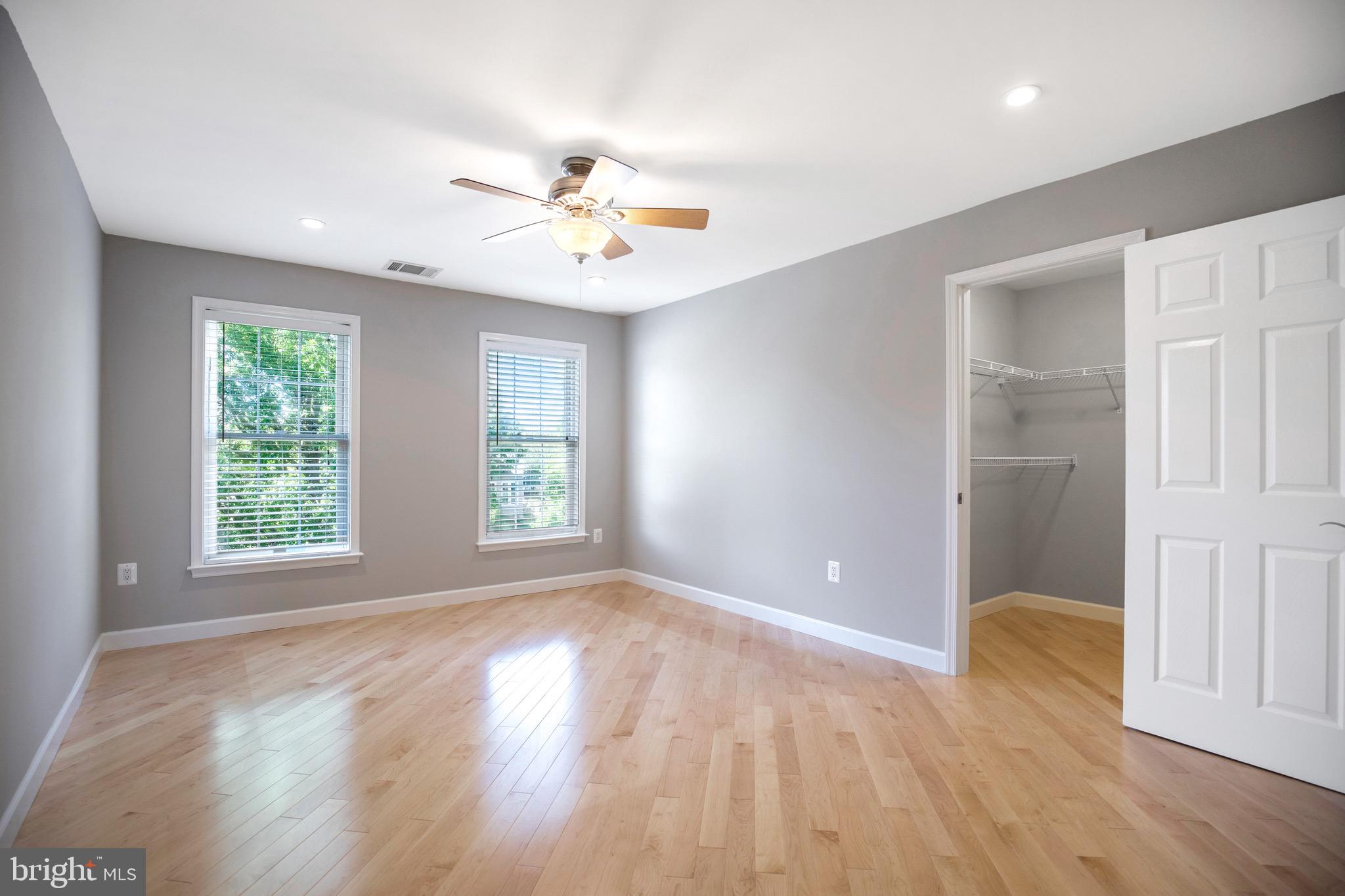 ASHBURN FARM - Residential