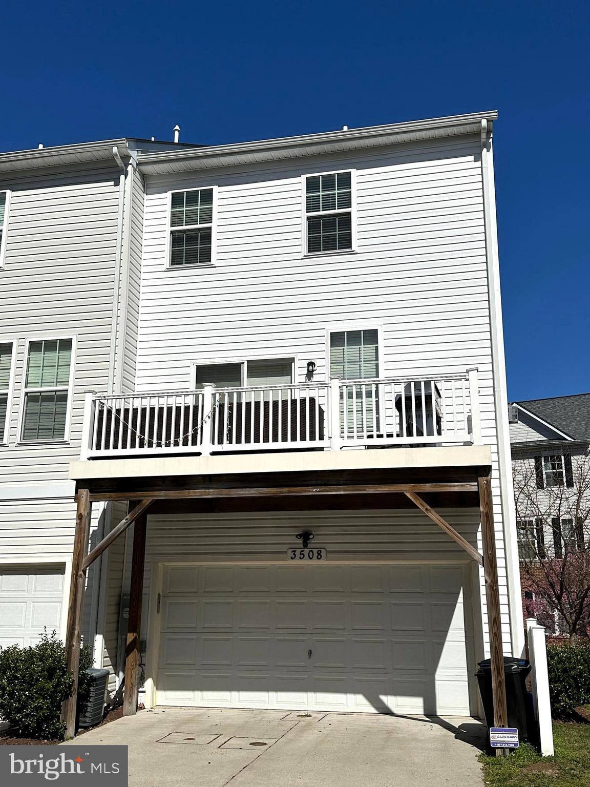 WOODLAKE TOWNS CODM - Residential Lease