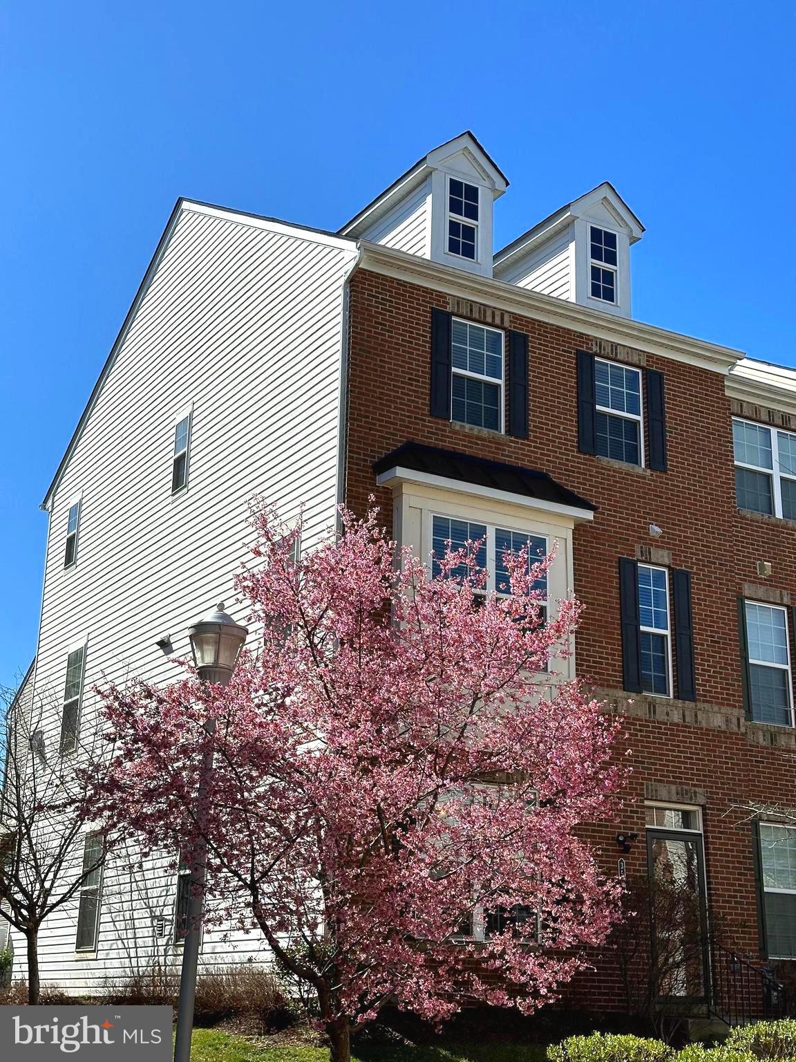 WOODLAKE TOWNS CODM - Residential Lease