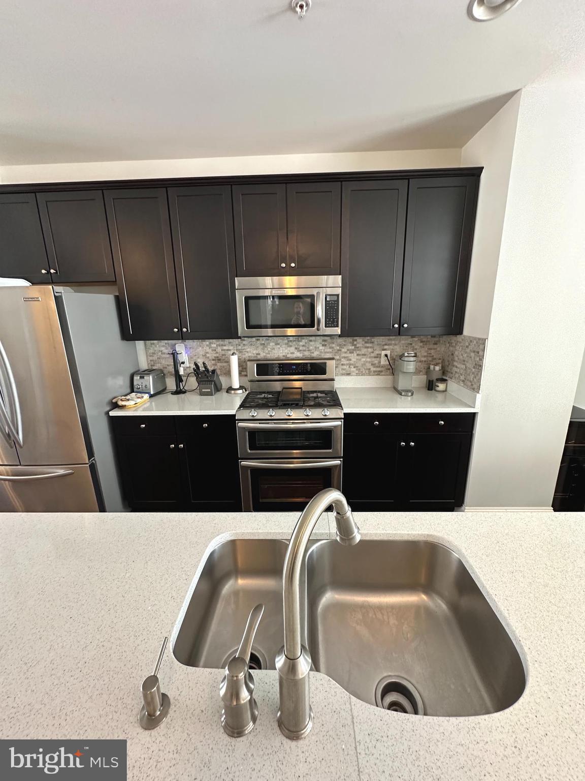 WOODLAKE TOWNS CODM - Residential Lease