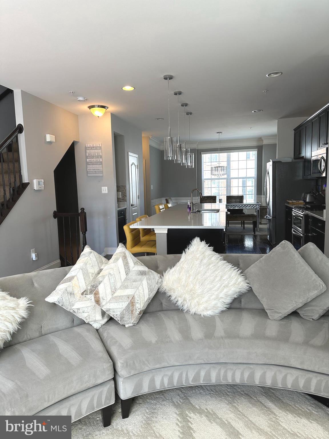 WOODLAKE TOWNS CODM - Residential Lease