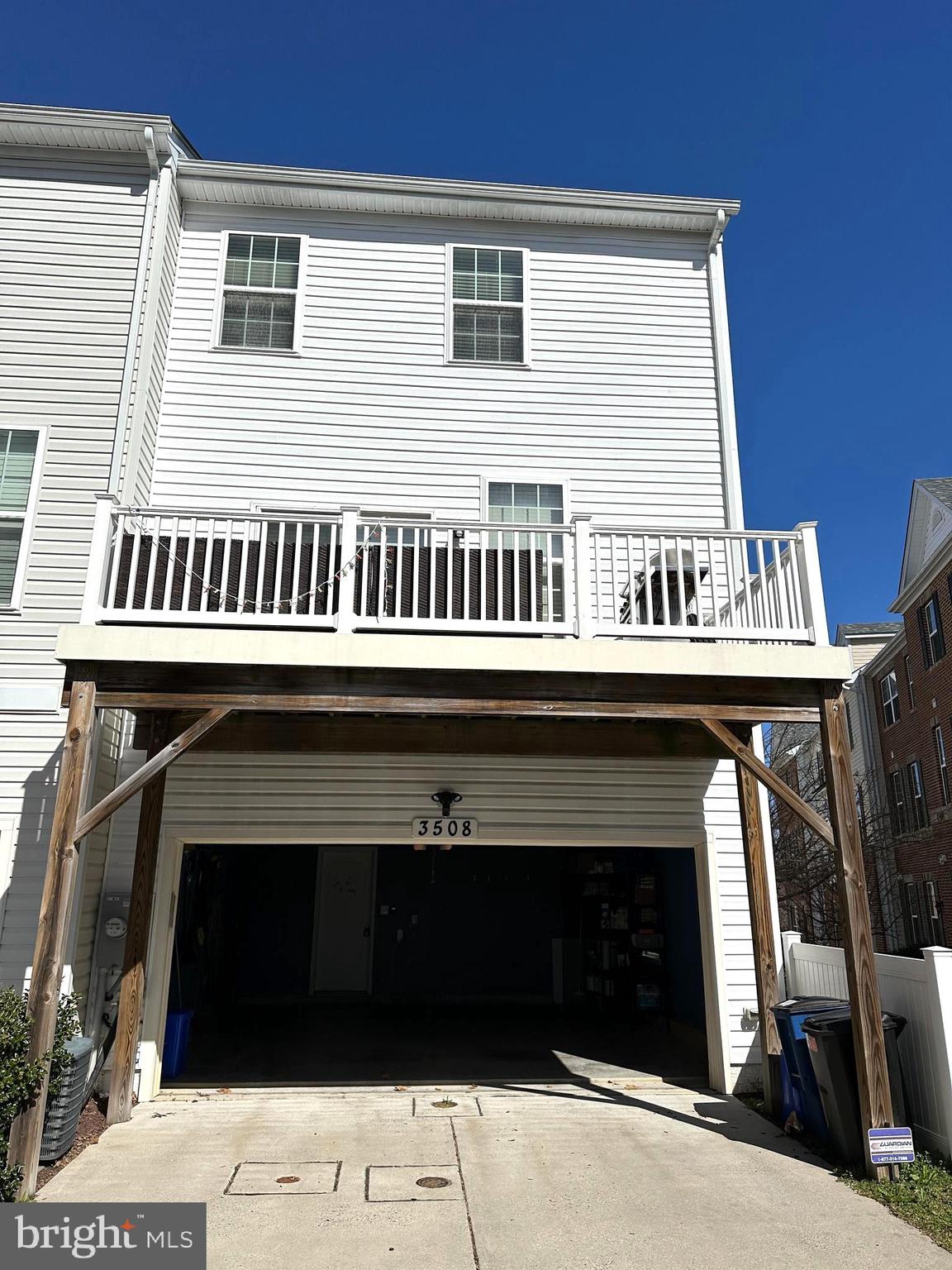 WOODLAKE TOWNS CODM - Residential Lease