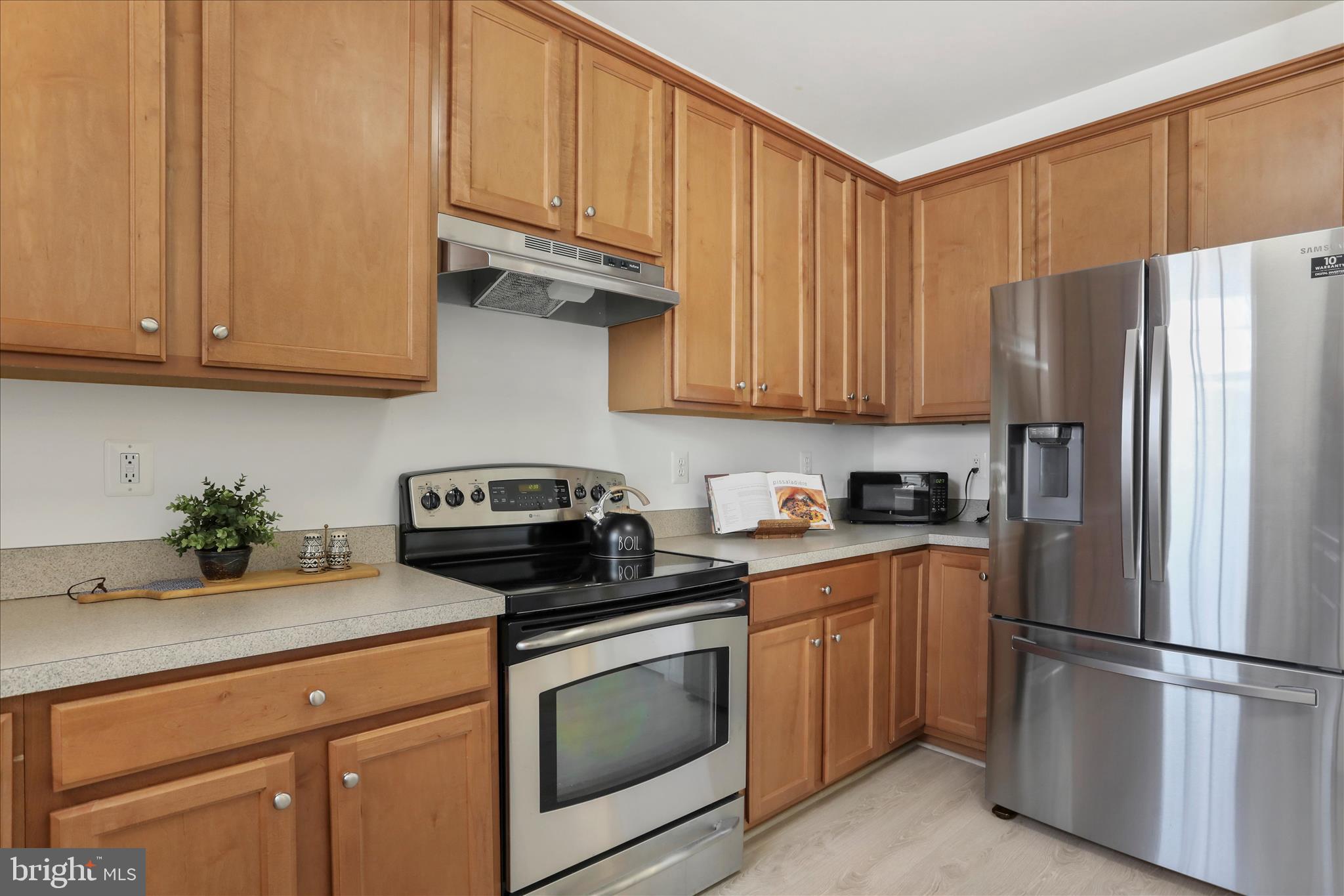 COLONIAL HILLS - Residential