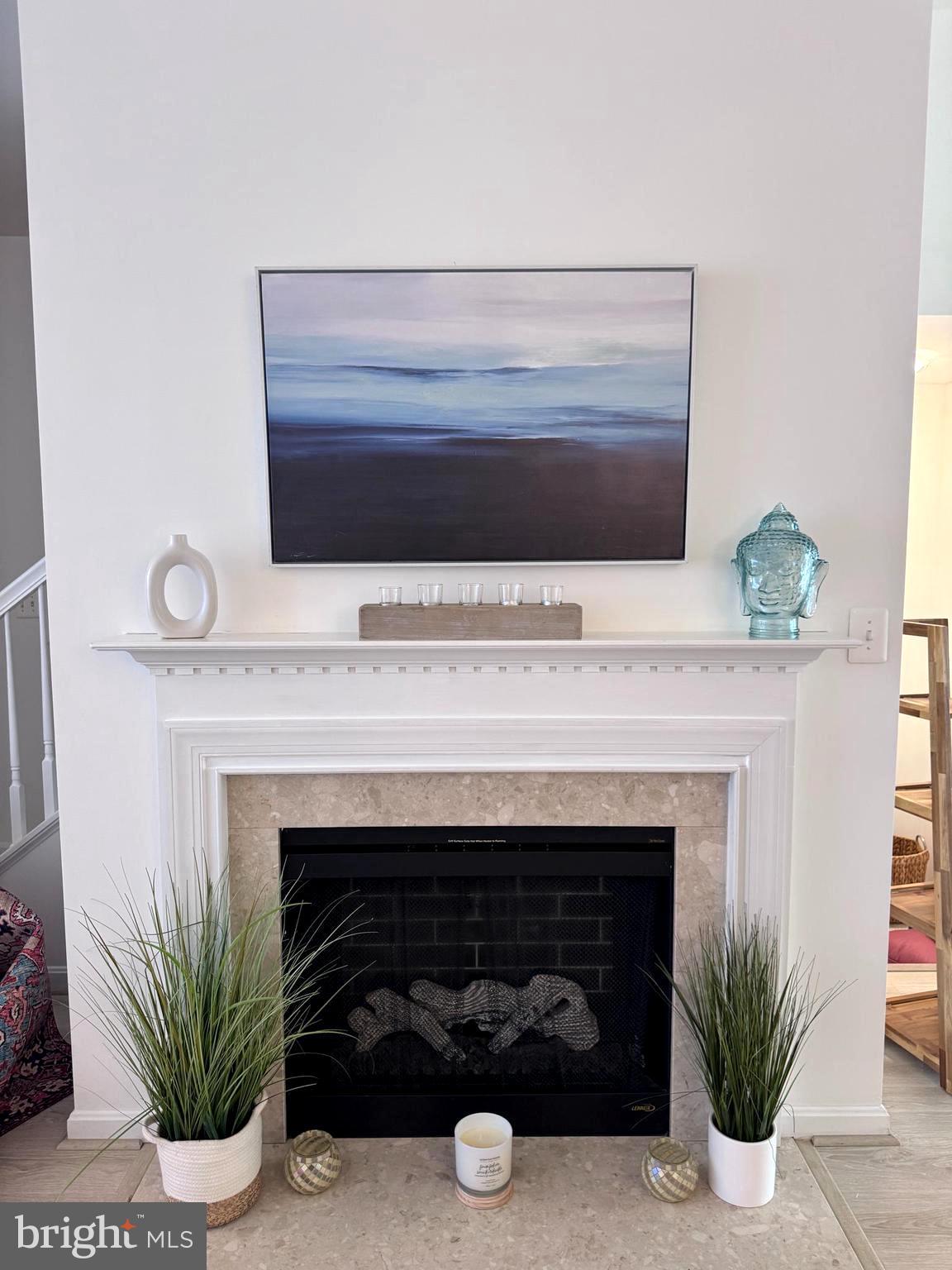 COLONIAL HILLS - Residential