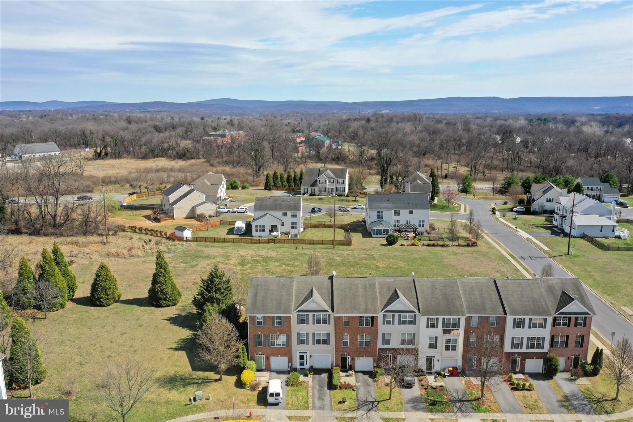 COLONIAL HILLS - Residential