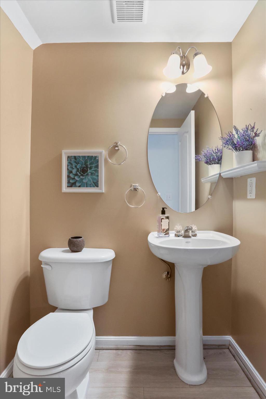 COLONIAL HILLS - Residential