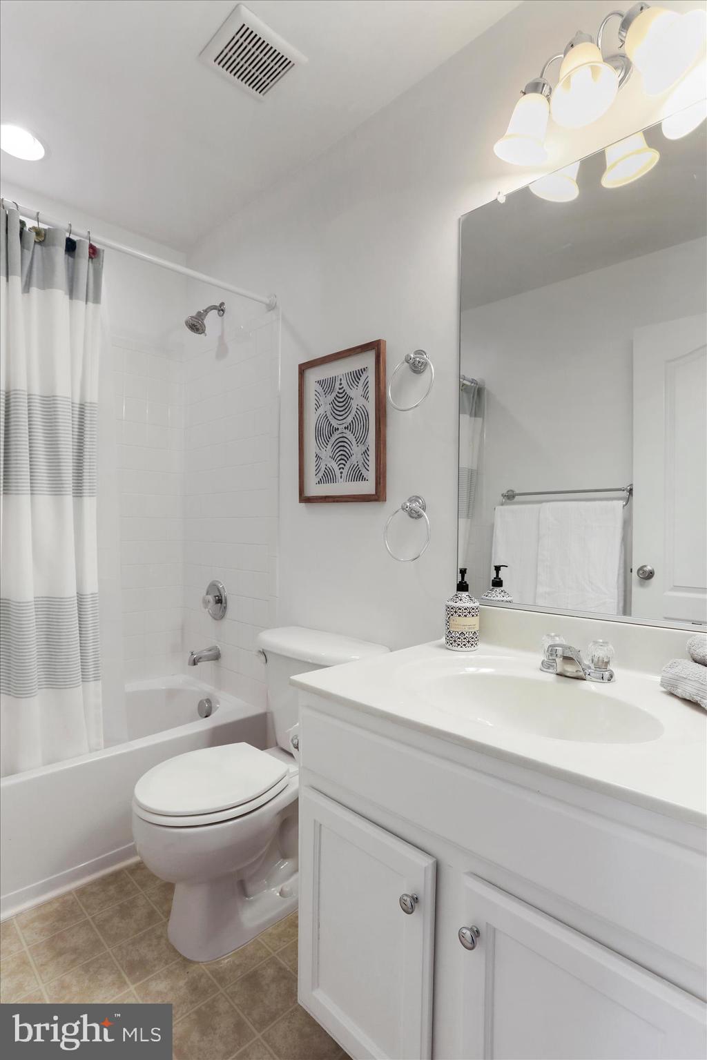 COLONIAL HILLS - Residential