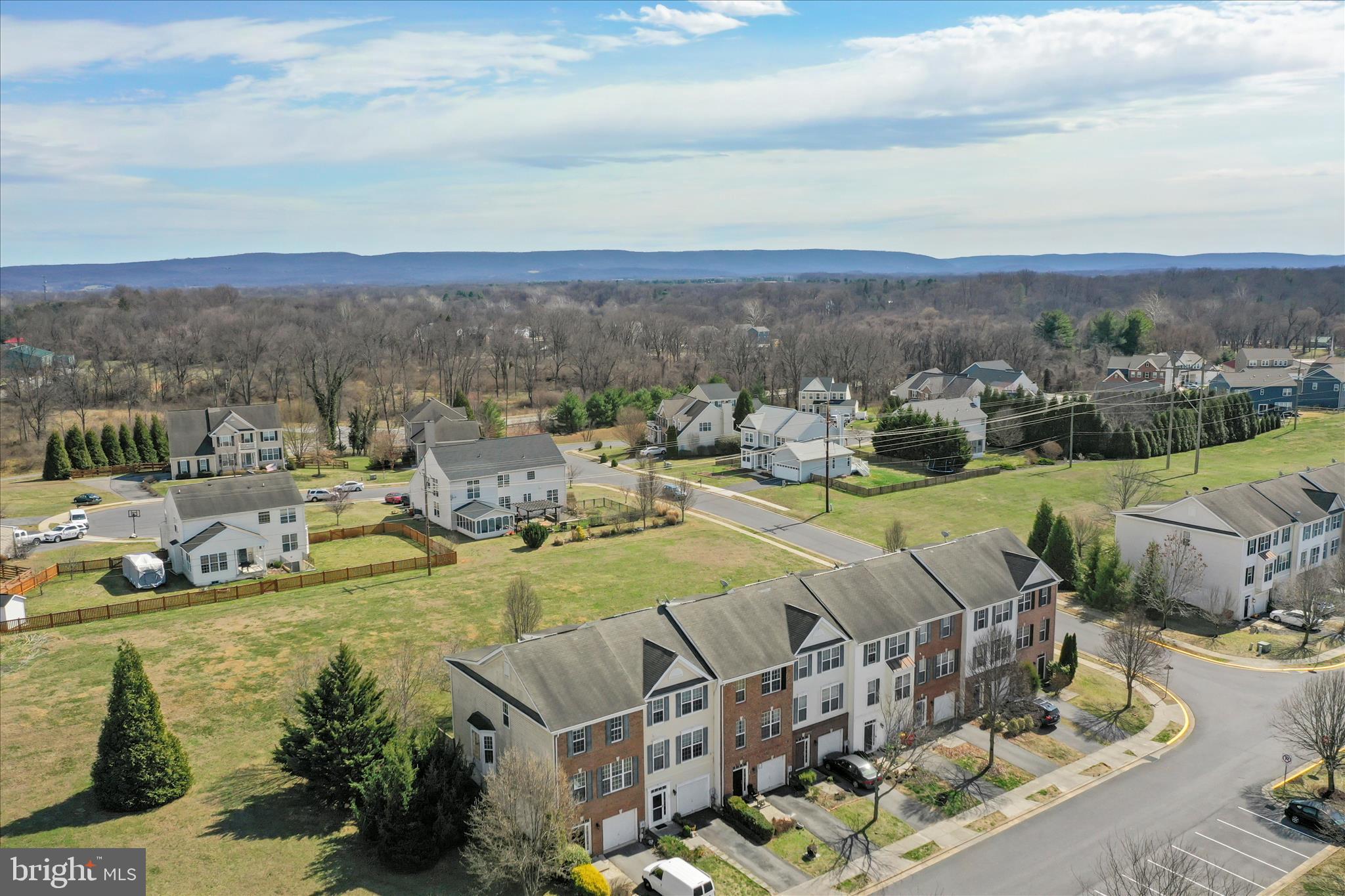 COLONIAL HILLS - Residential