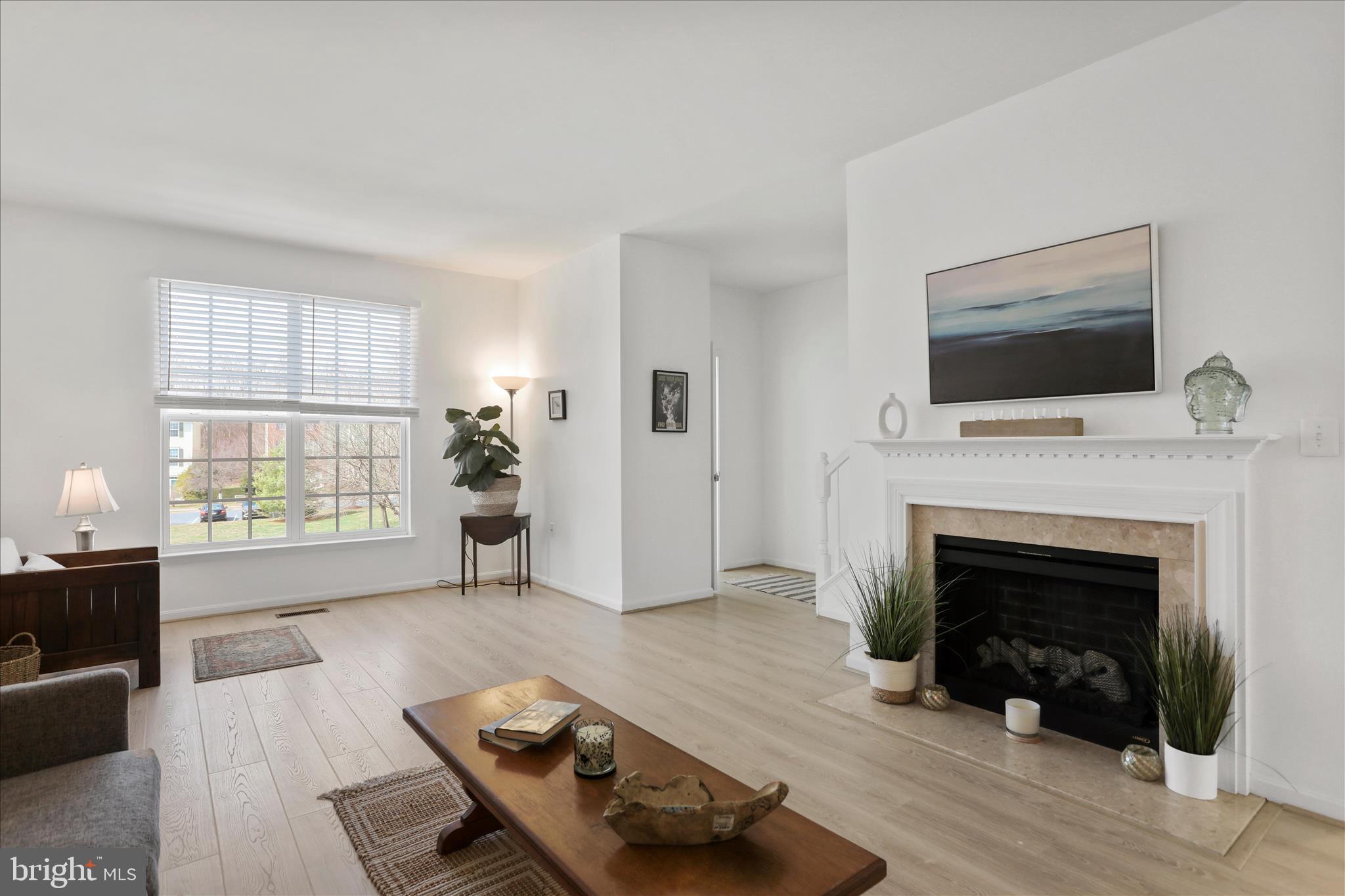 COLONIAL HILLS - Residential