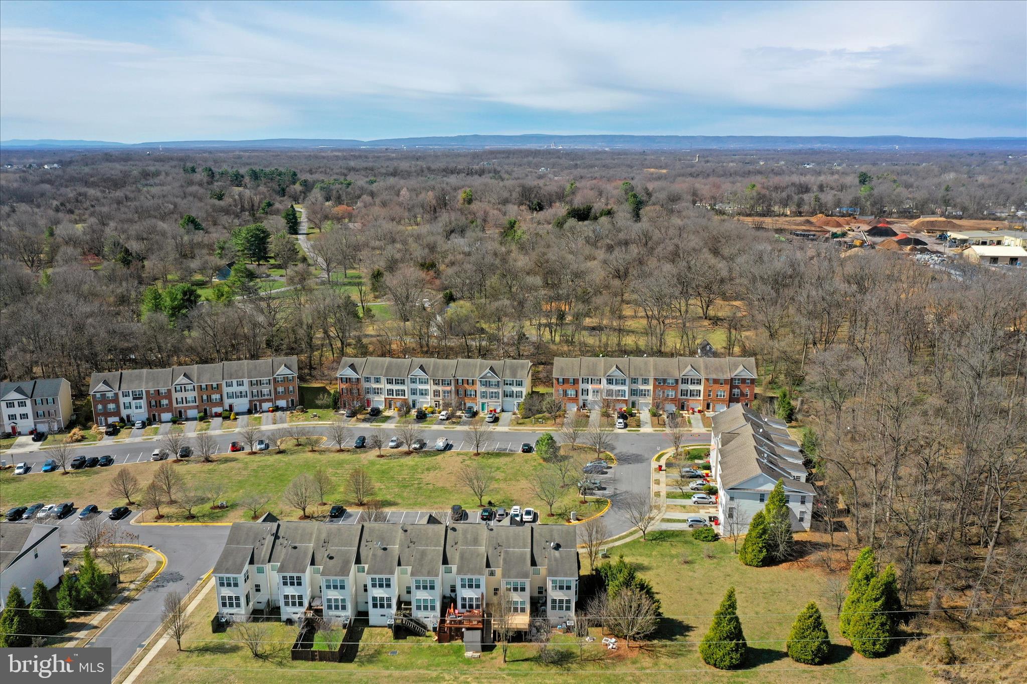 COLONIAL HILLS - Residential