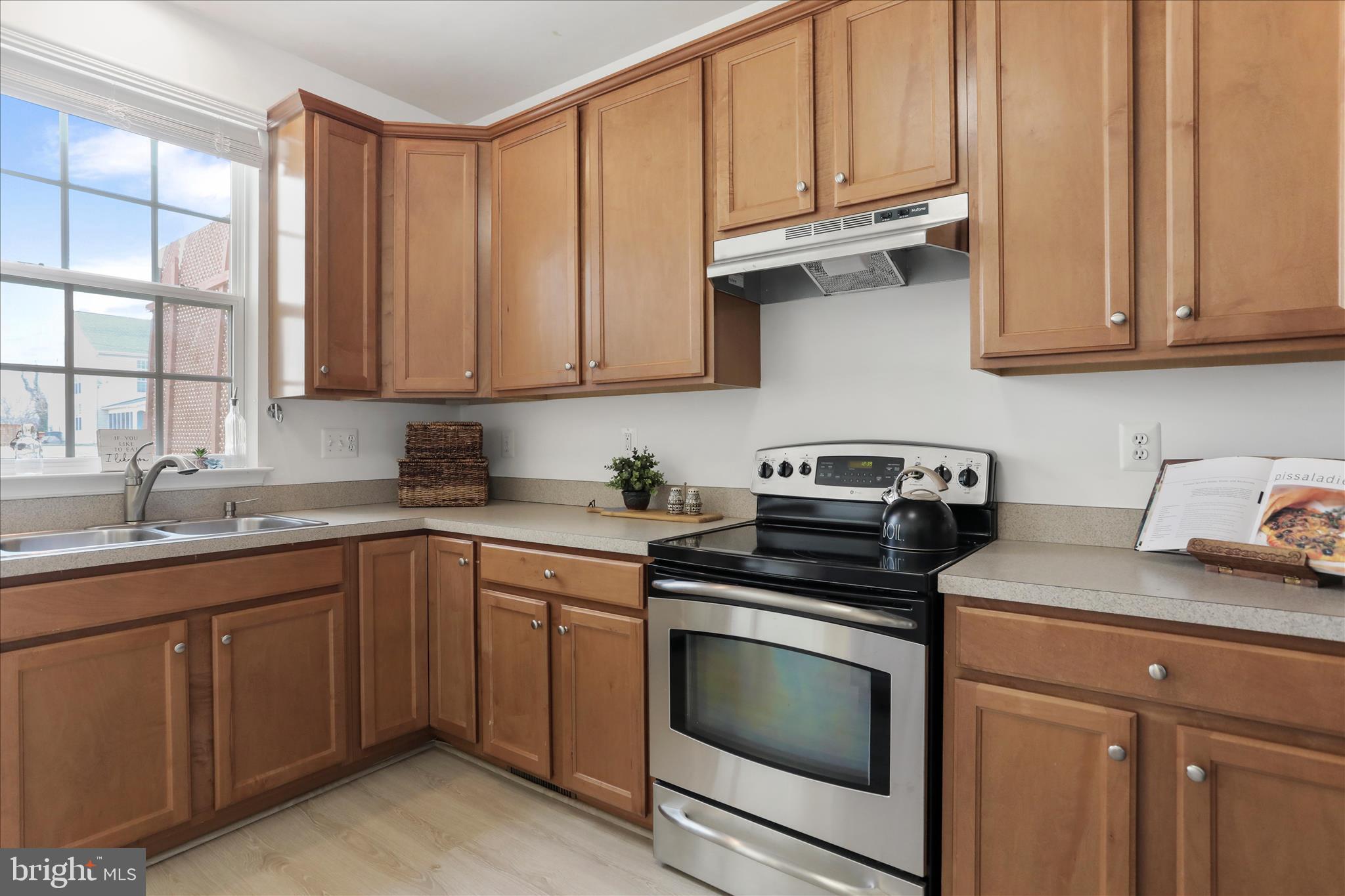 COLONIAL HILLS - Residential