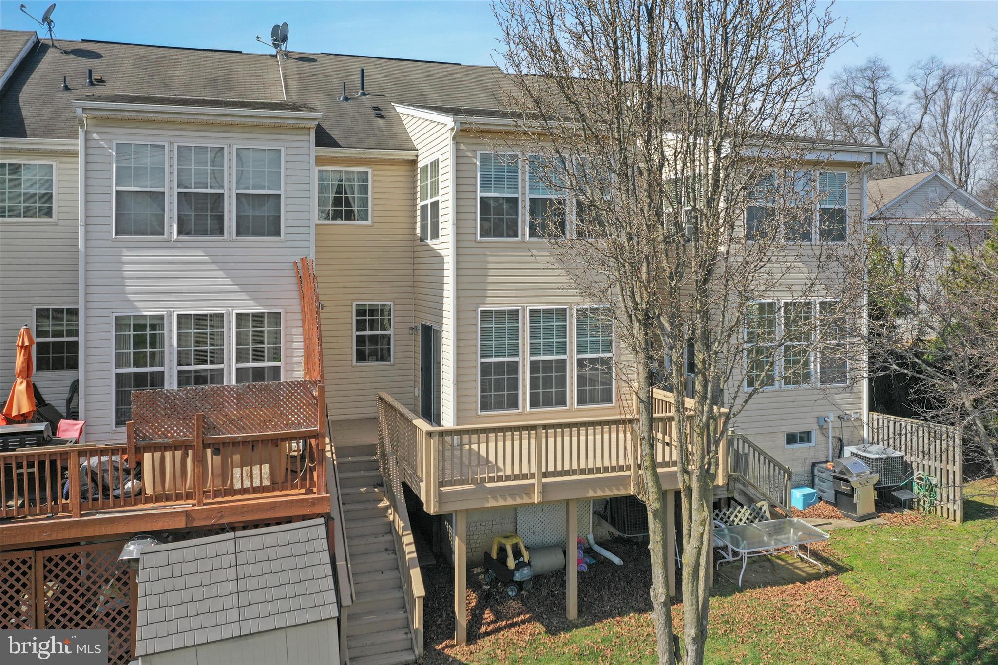 COLONIAL HILLS - Residential