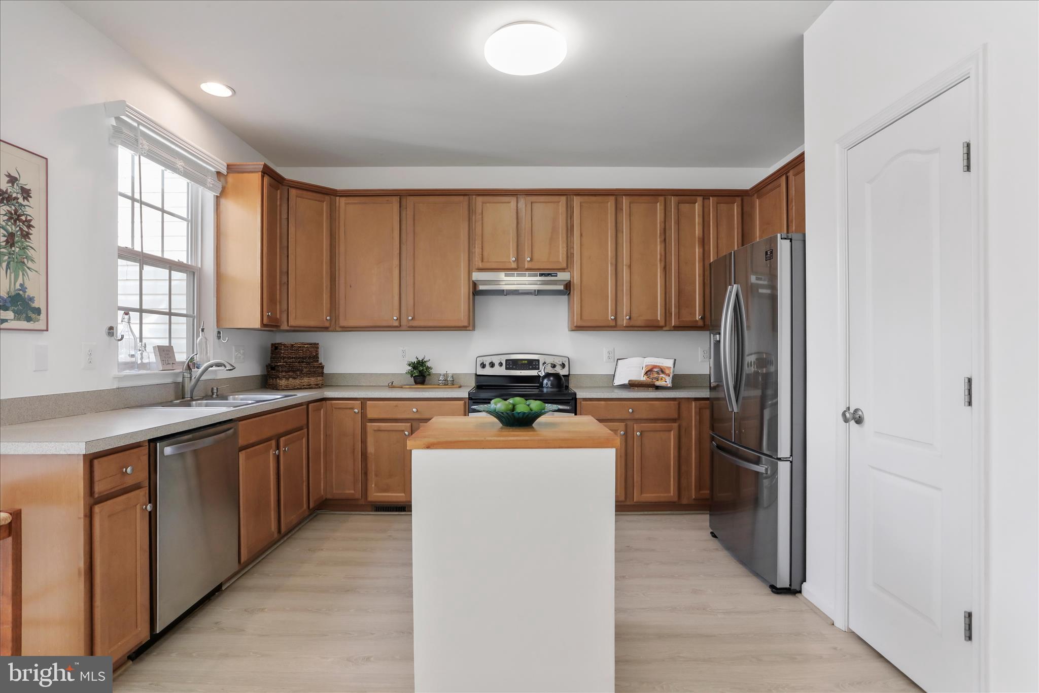 COLONIAL HILLS - Residential