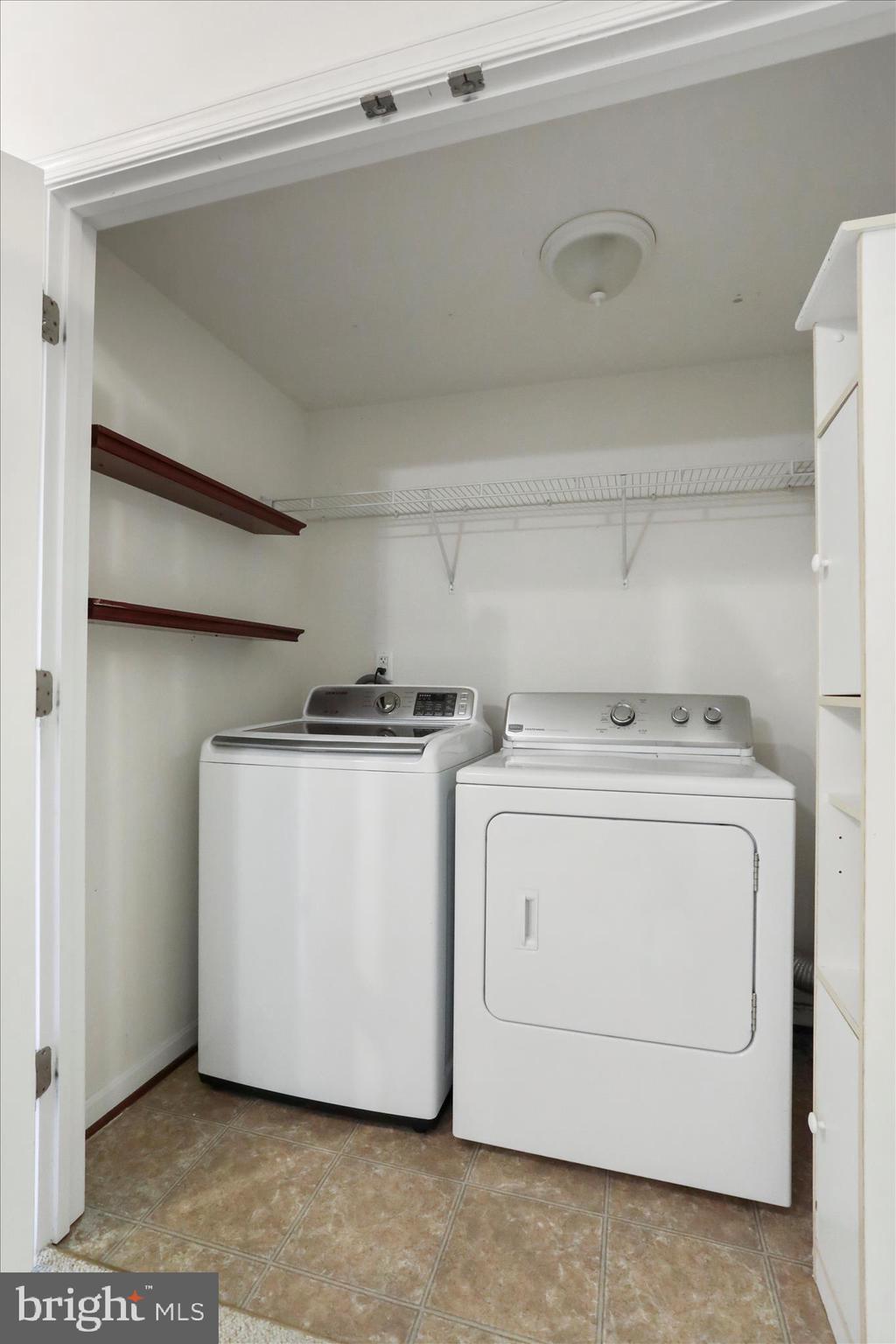 COLONIAL HILLS - Residential