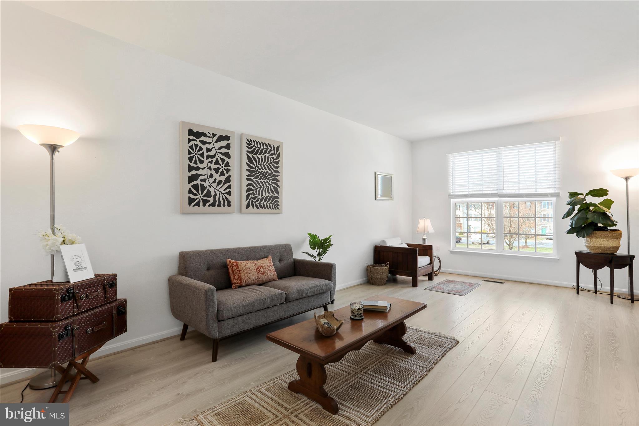 COLONIAL HILLS - Residential