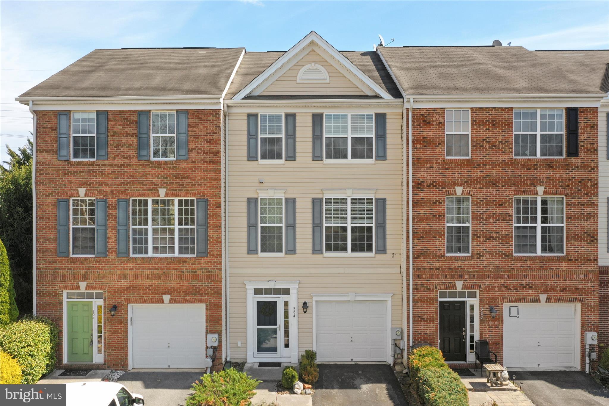 COLONIAL HILLS - Residential