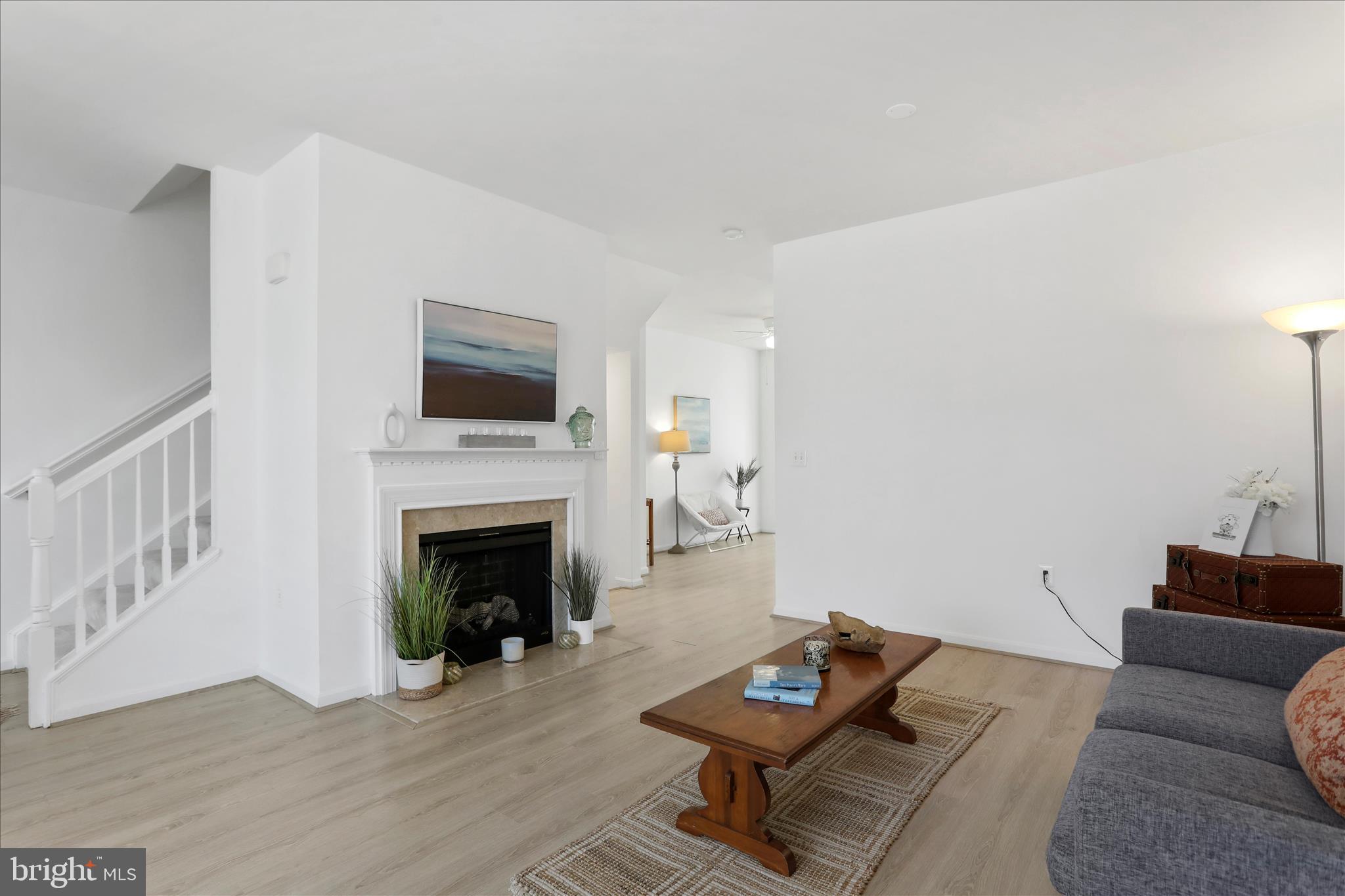 COLONIAL HILLS - Residential