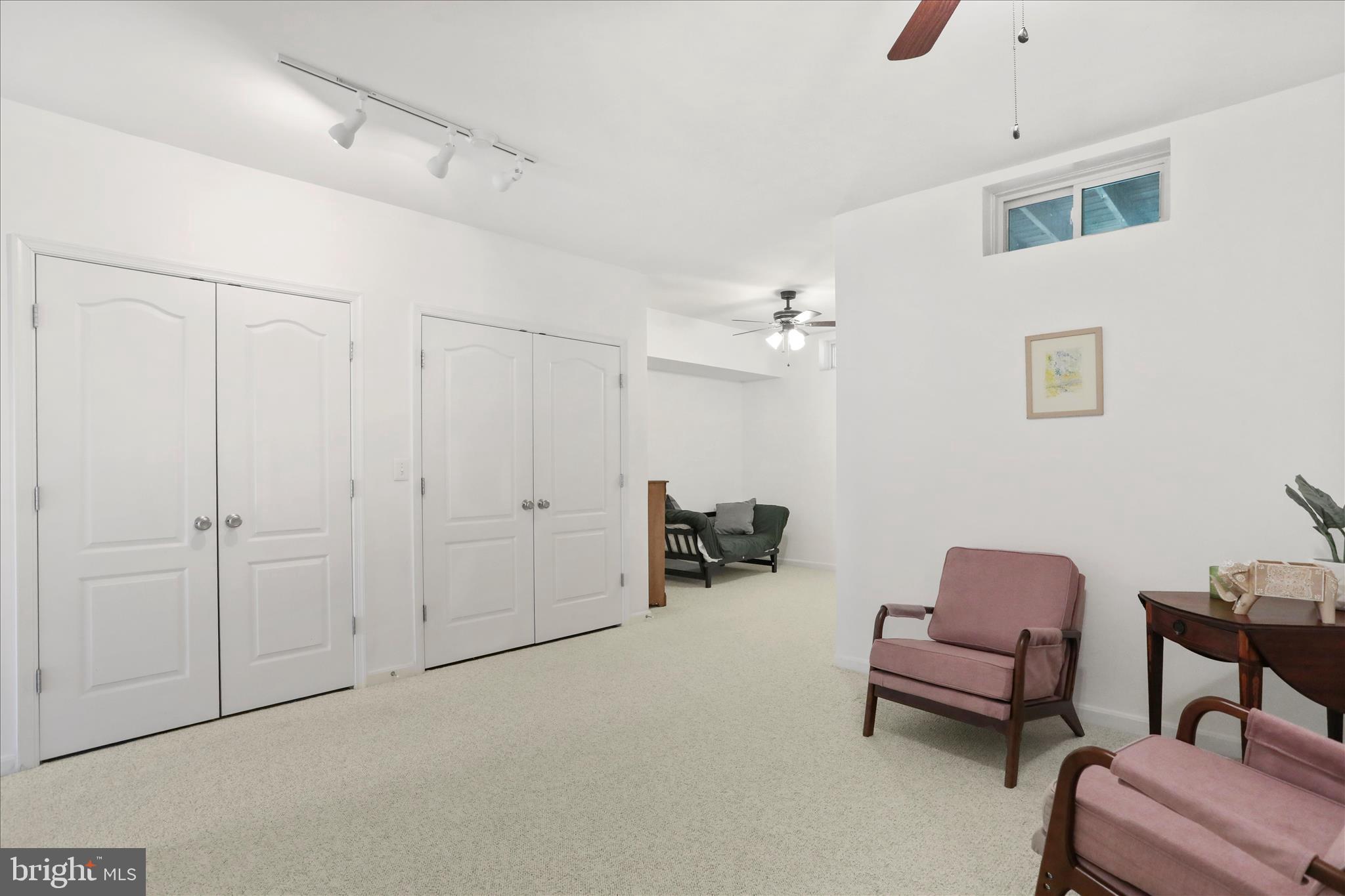 COLONIAL HILLS - Residential