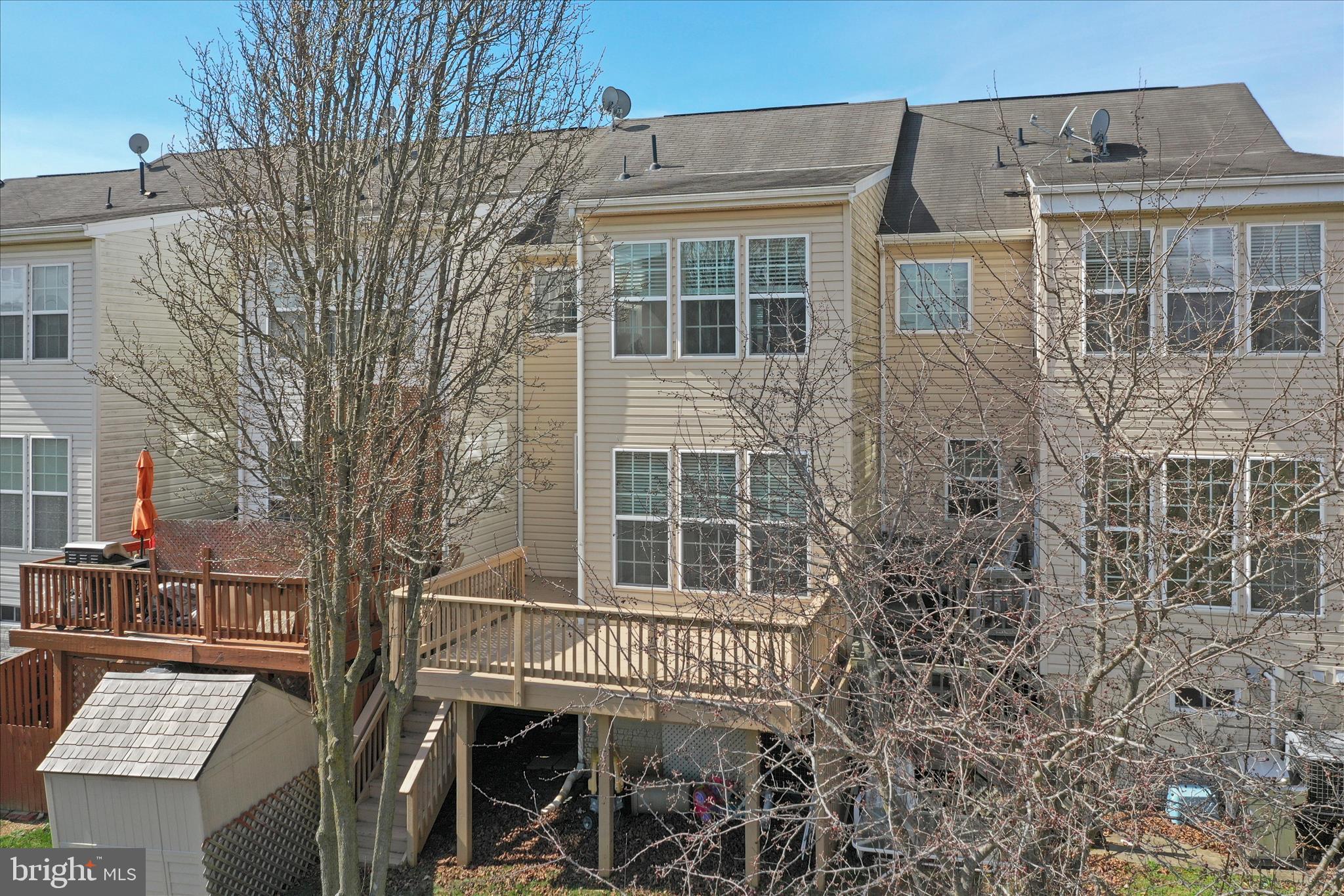 COLONIAL HILLS - Residential