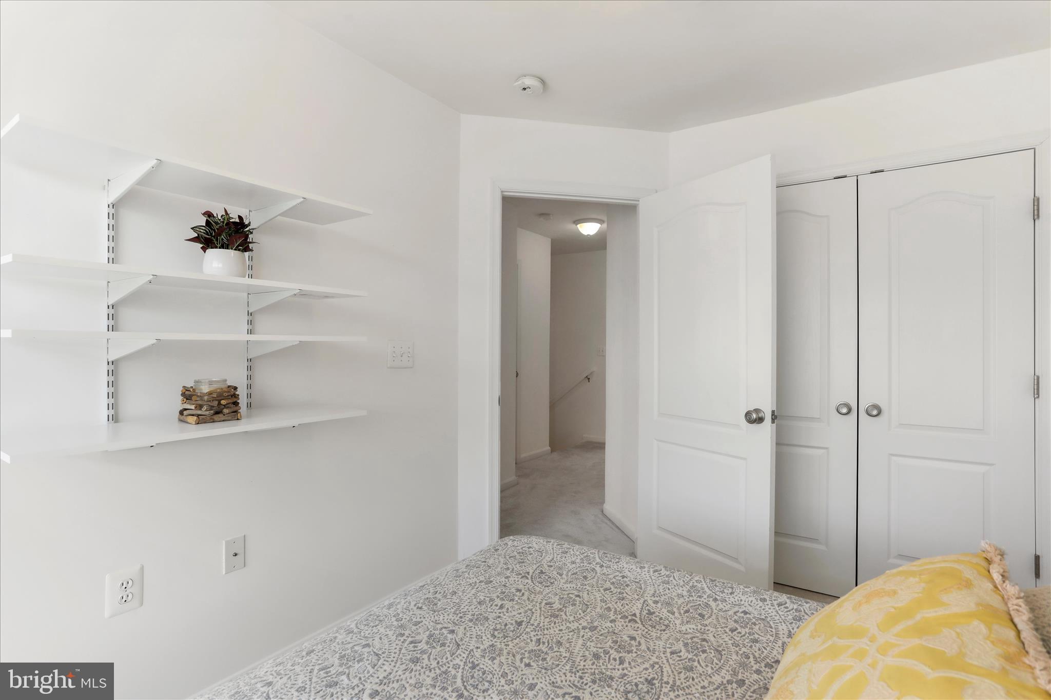 COLONIAL HILLS - Residential