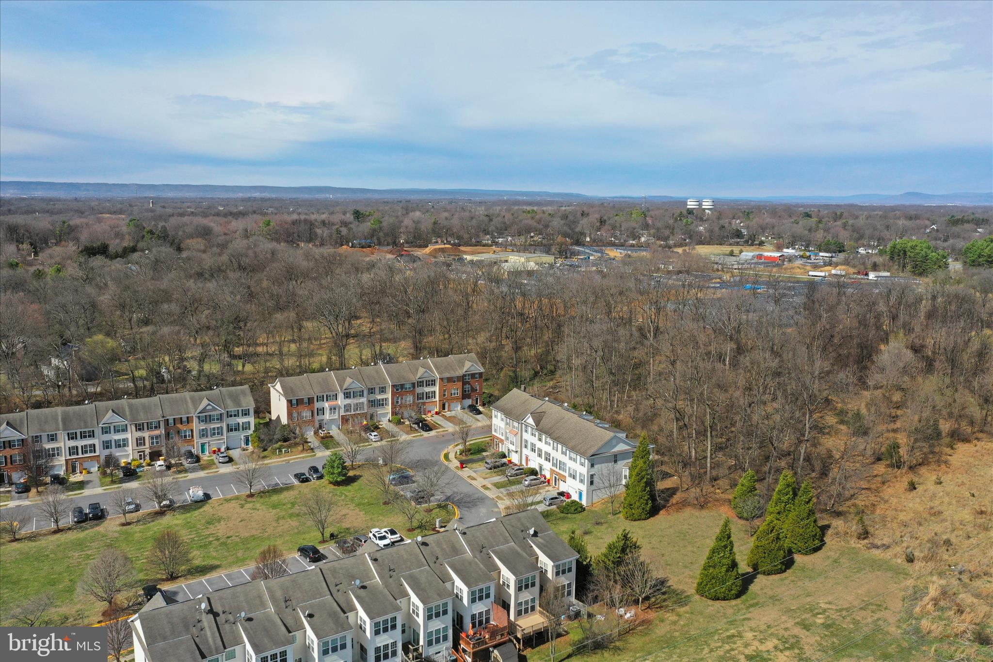 COLONIAL HILLS - Residential