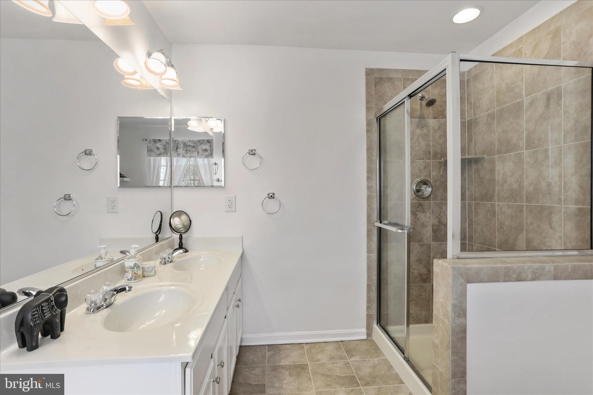 COLONIAL HILLS - Residential