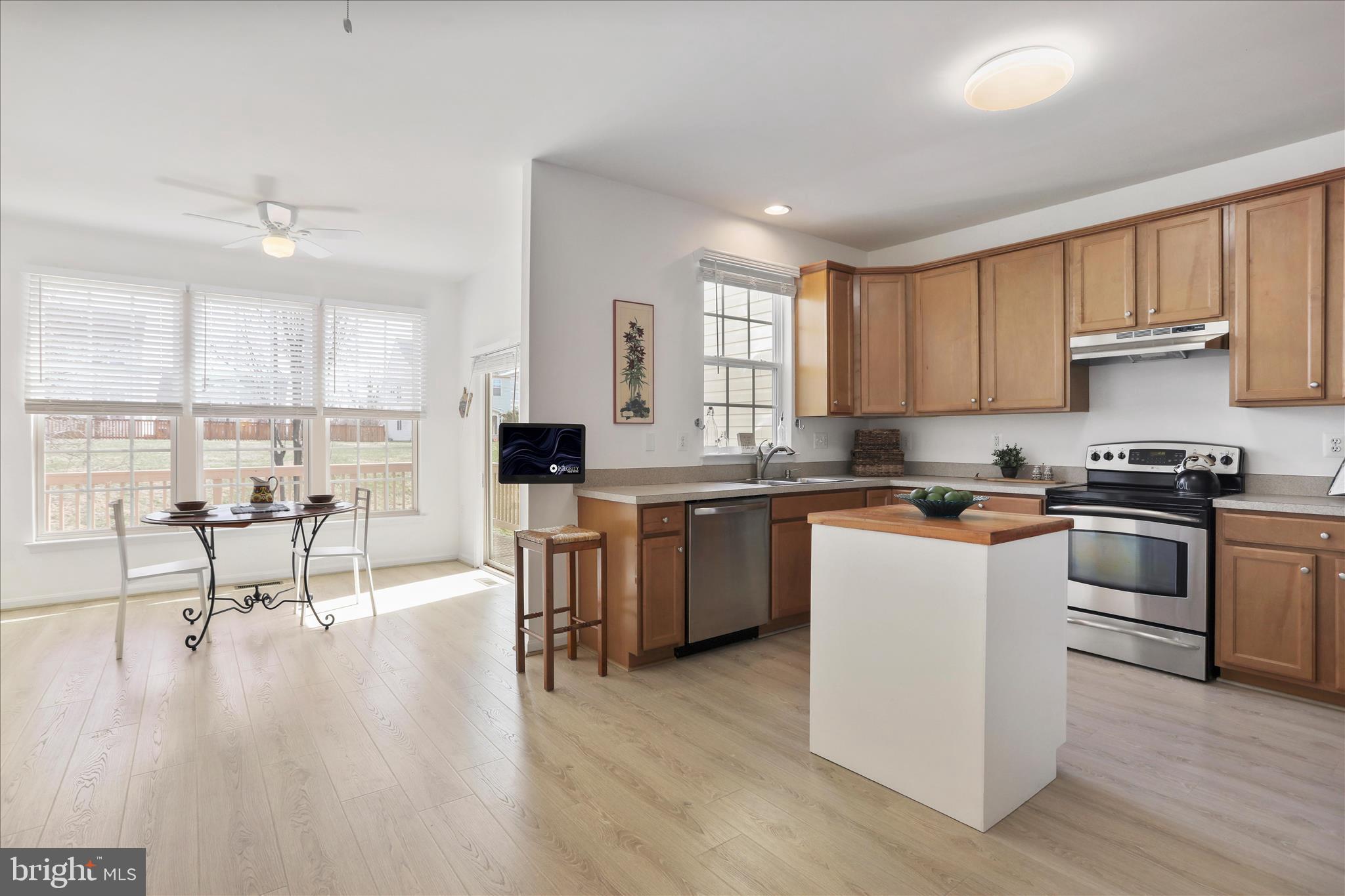 COLONIAL HILLS - Residential