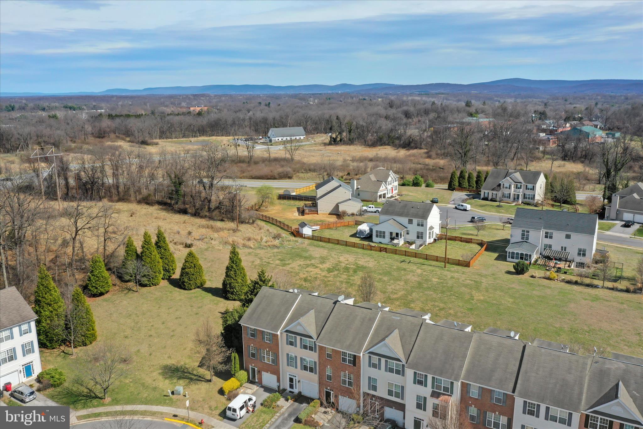 COLONIAL HILLS - Residential