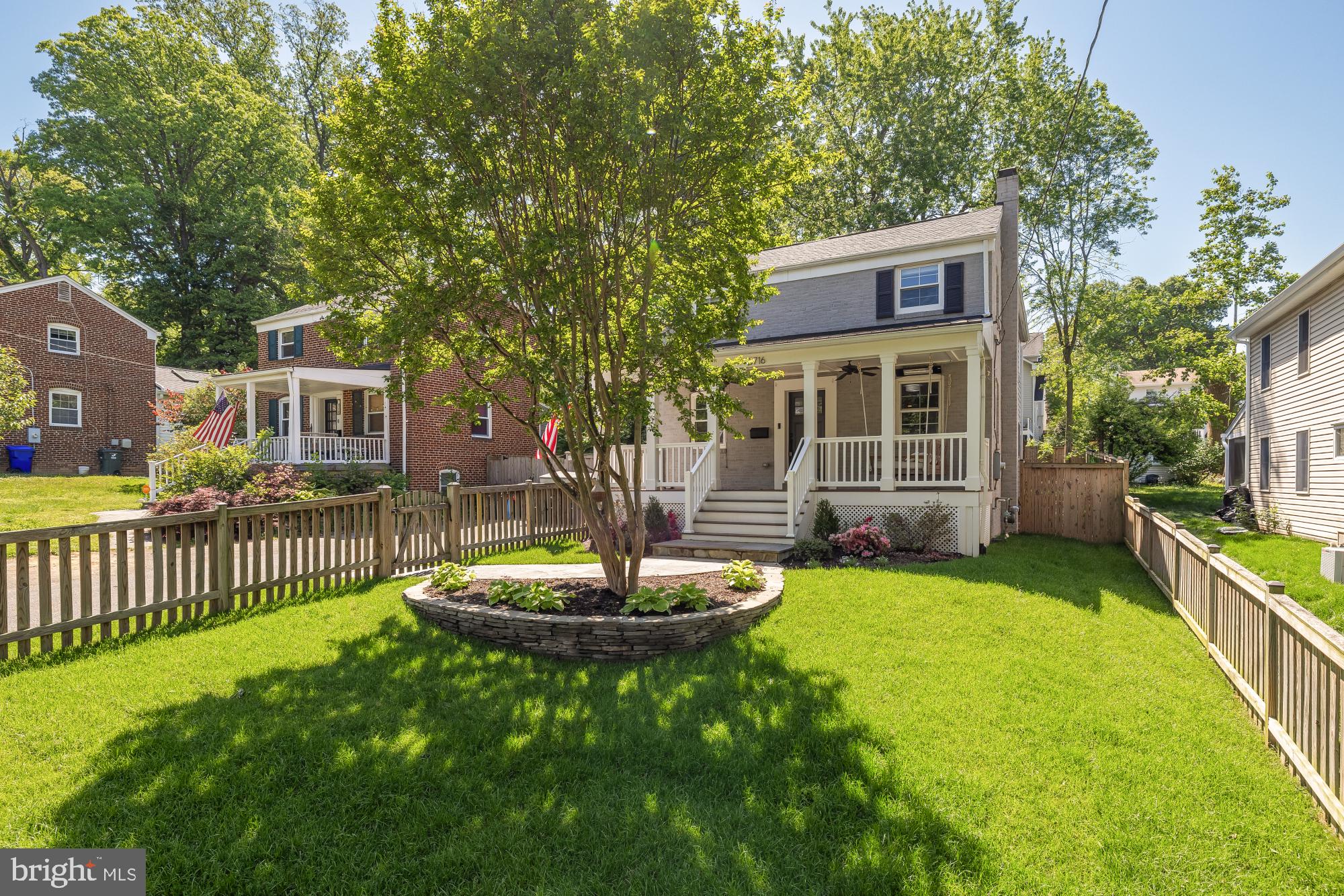 5716 8TH ROAD N