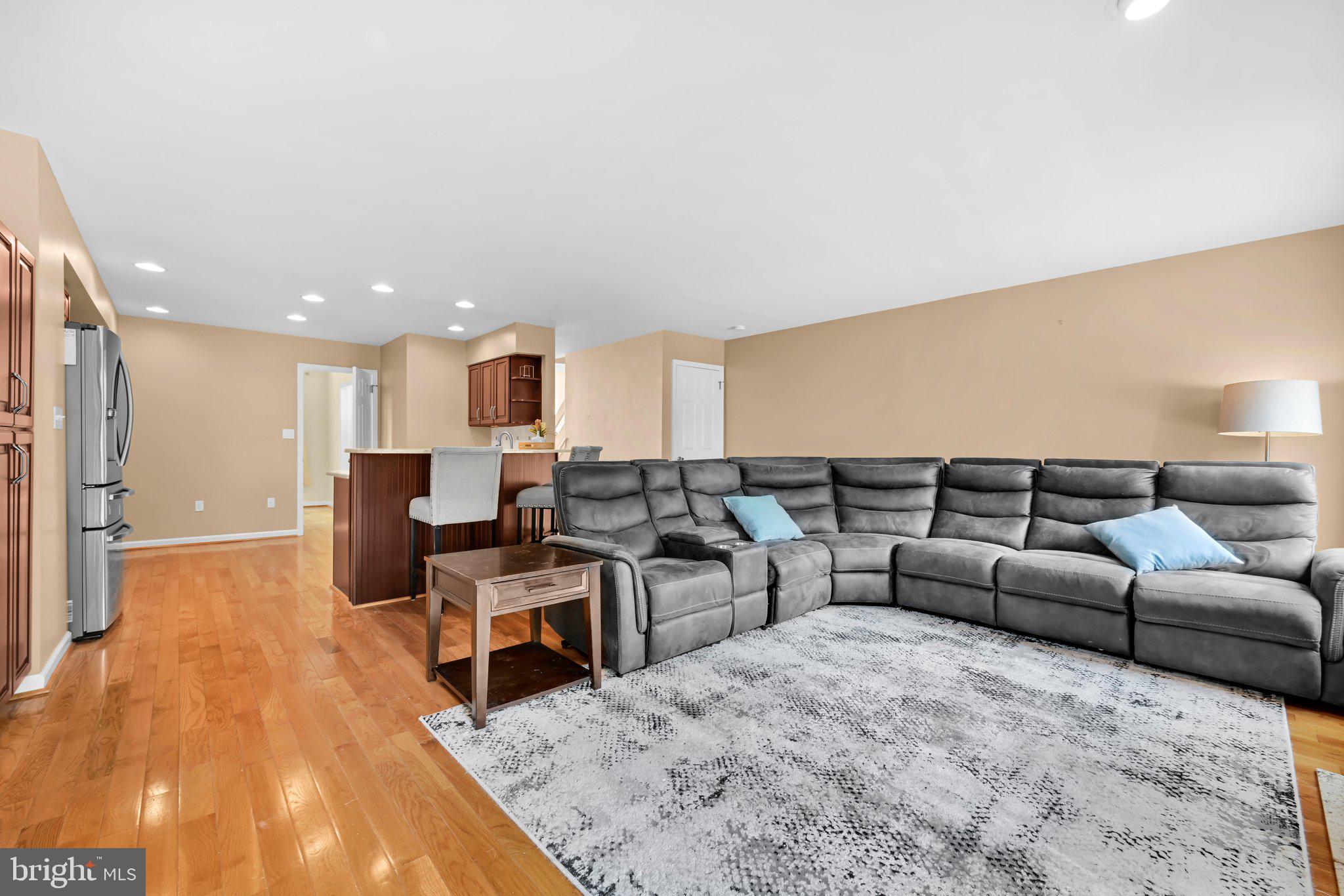 301 FOX RUN