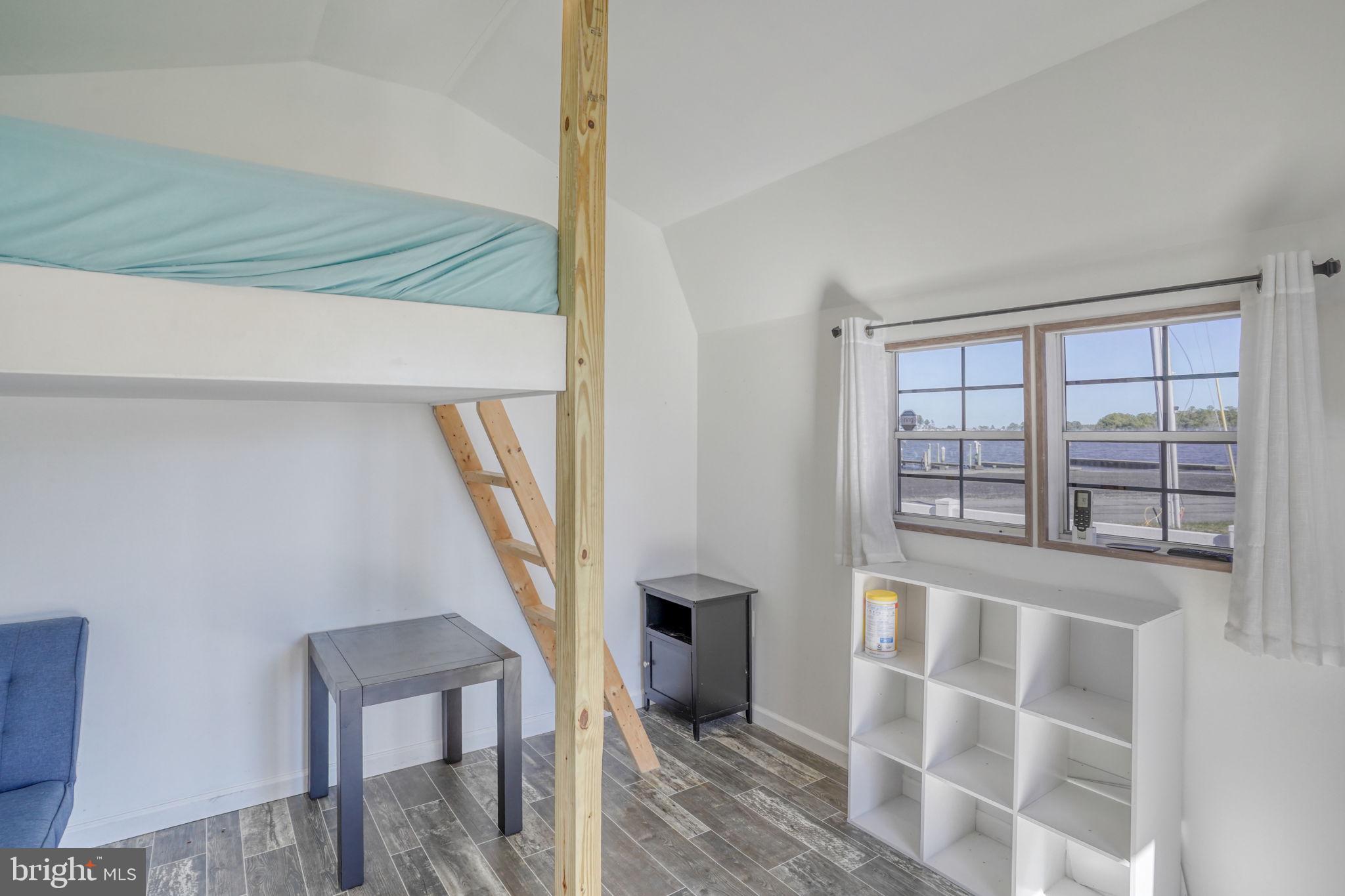 WHITE HOUSE BEACH - Residential