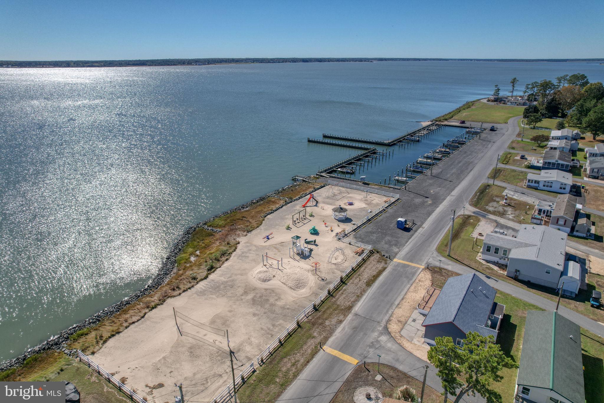 WHITE HOUSE BEACH - Residential