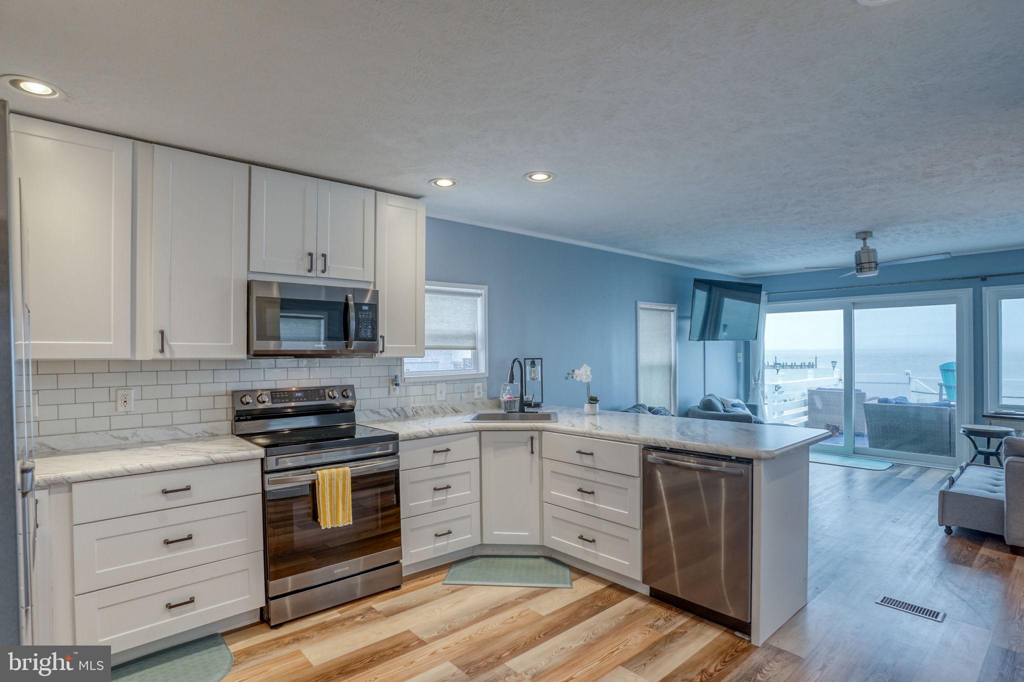 WHITE HOUSE BEACH - Residential