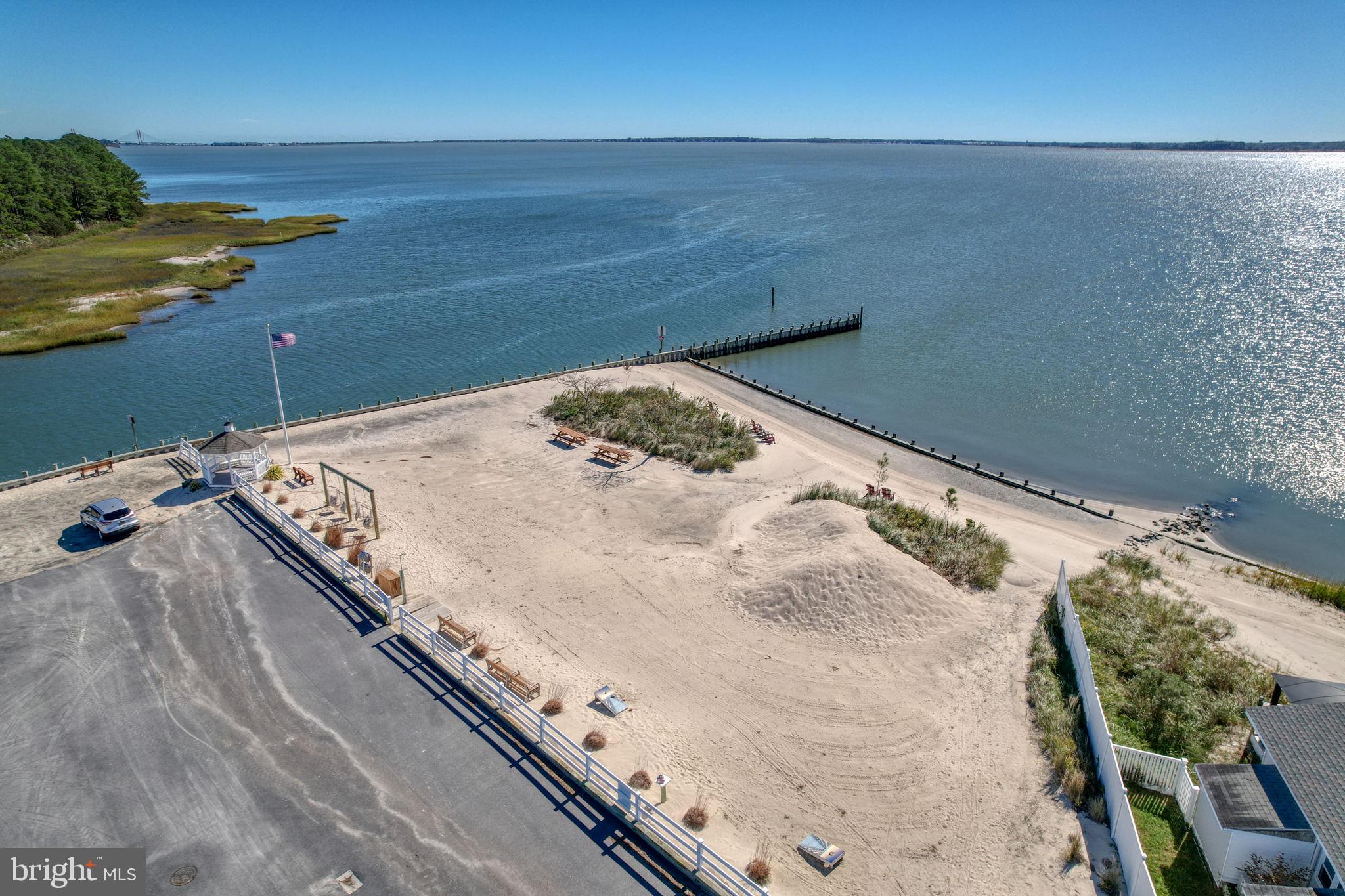 WHITE HOUSE BEACH - Residential