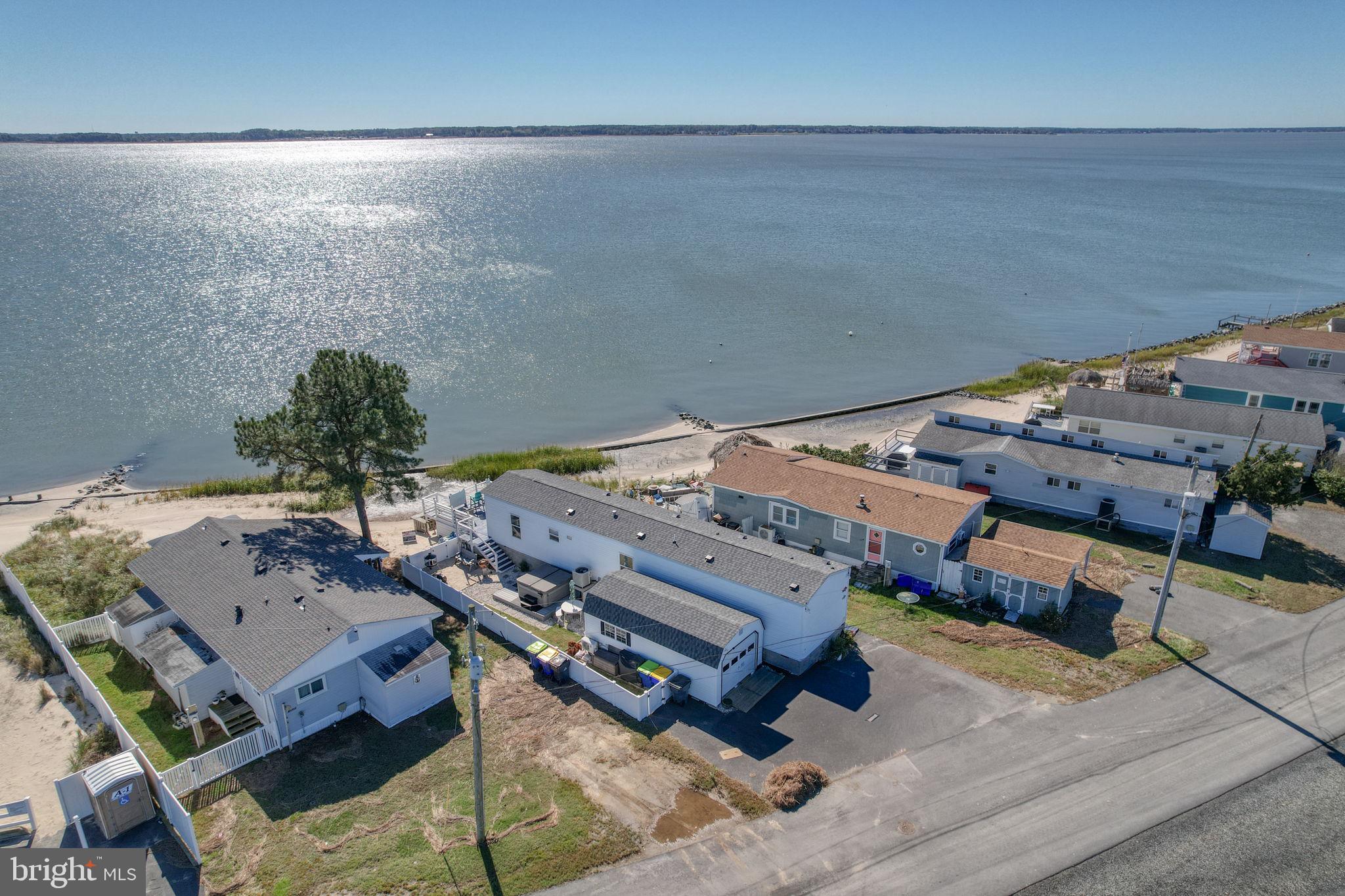 WHITE HOUSE BEACH - Residential