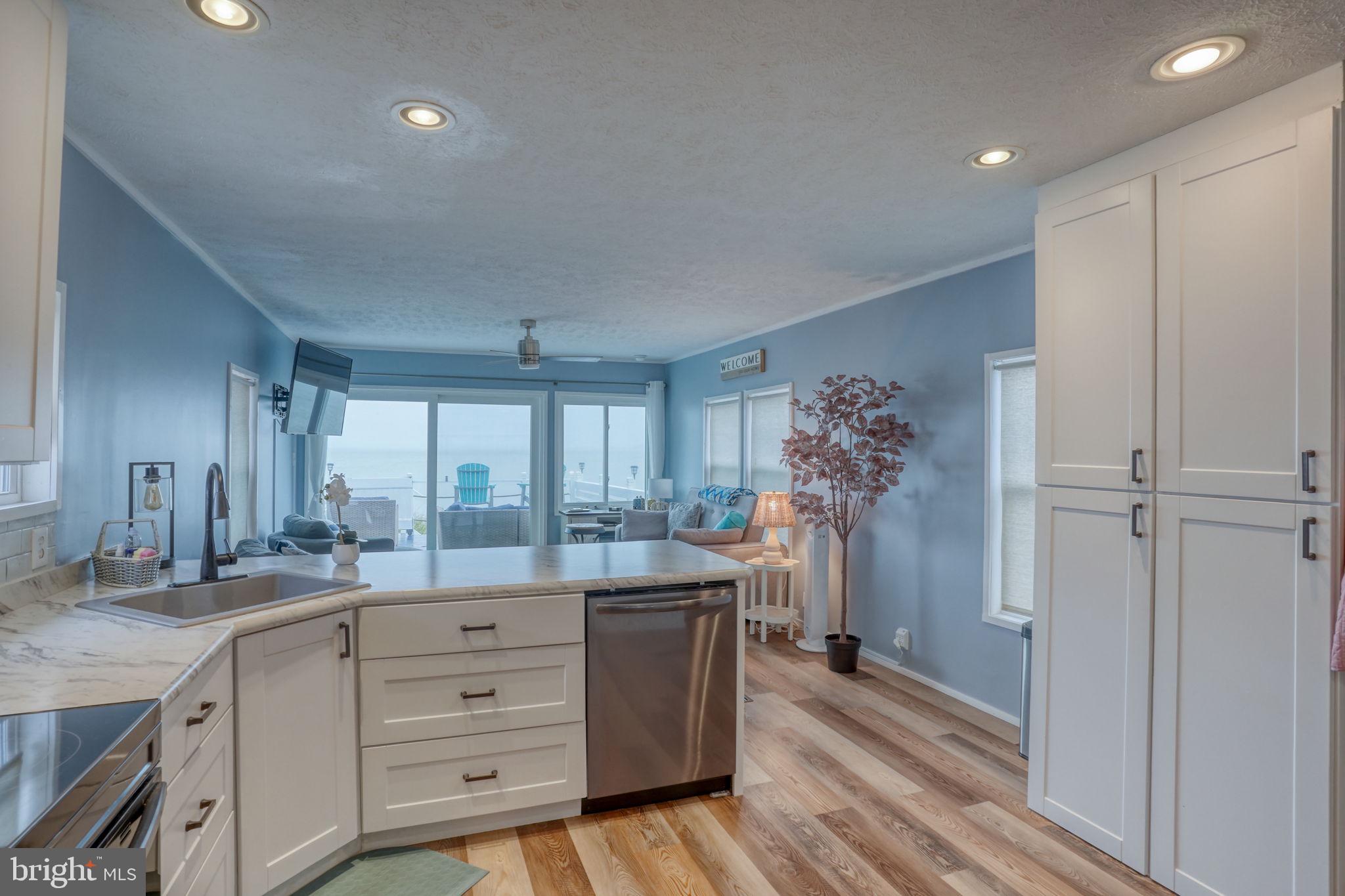 WHITE HOUSE BEACH - Residential