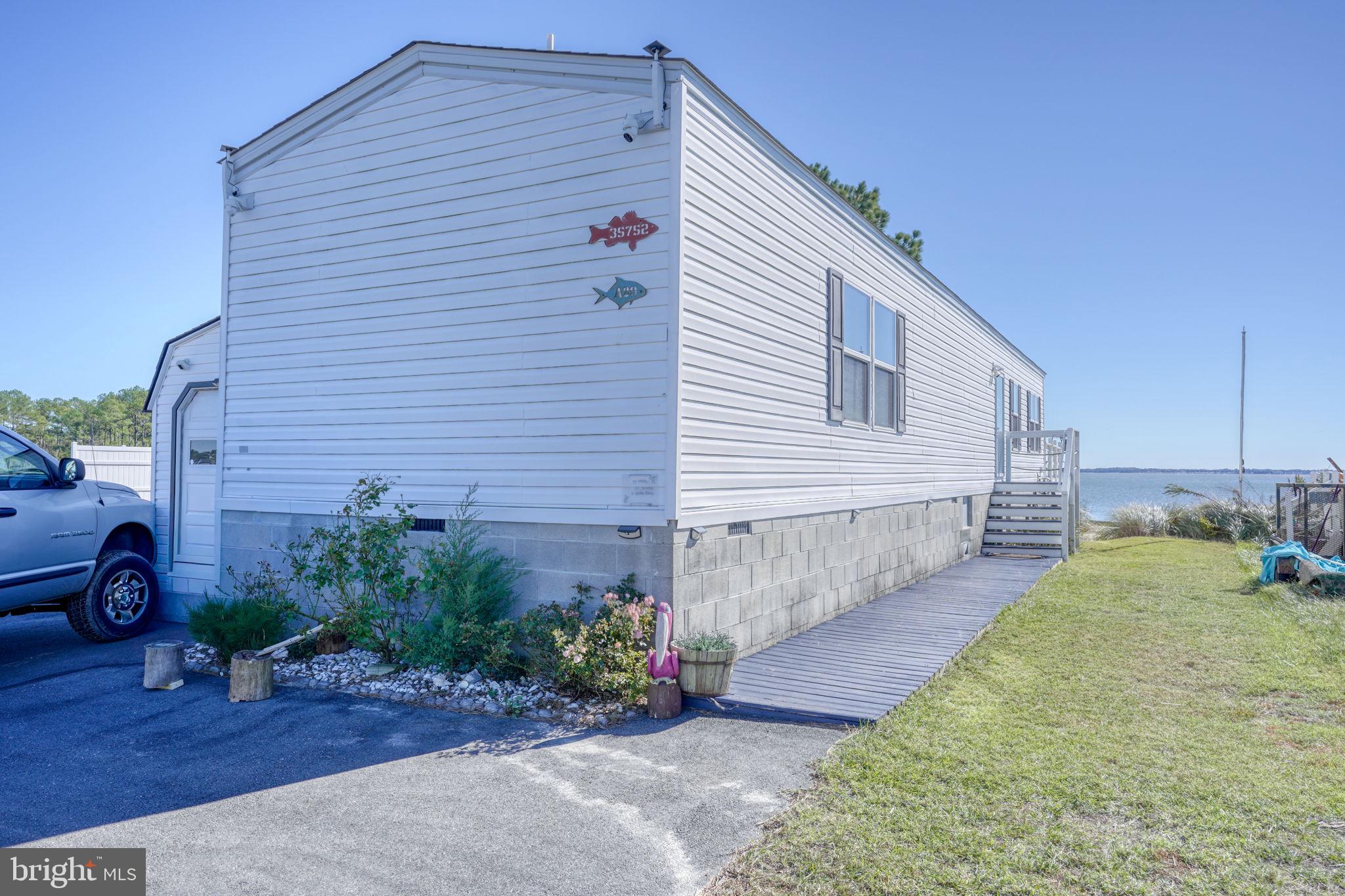 WHITE HOUSE BEACH - Residential