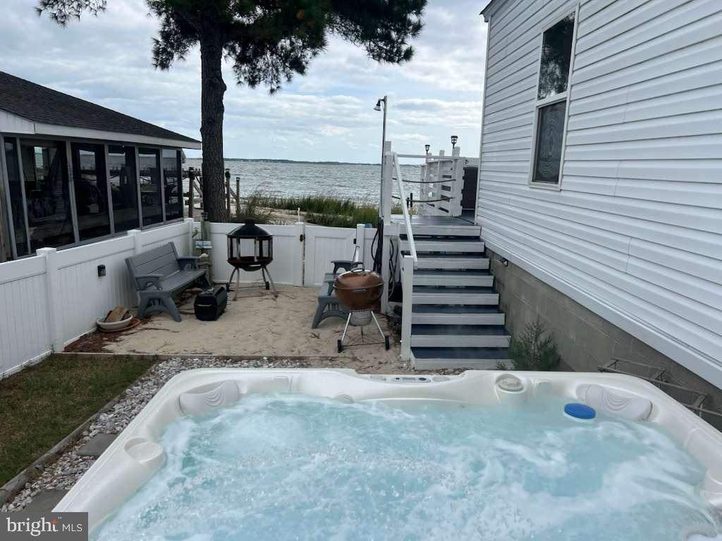 WHITE HOUSE BEACH - Residential