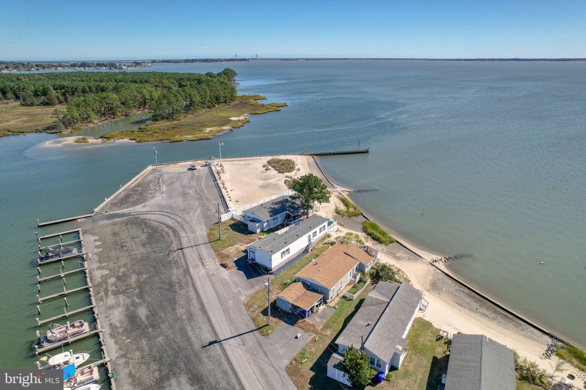 WHITE HOUSE BEACH - Residential