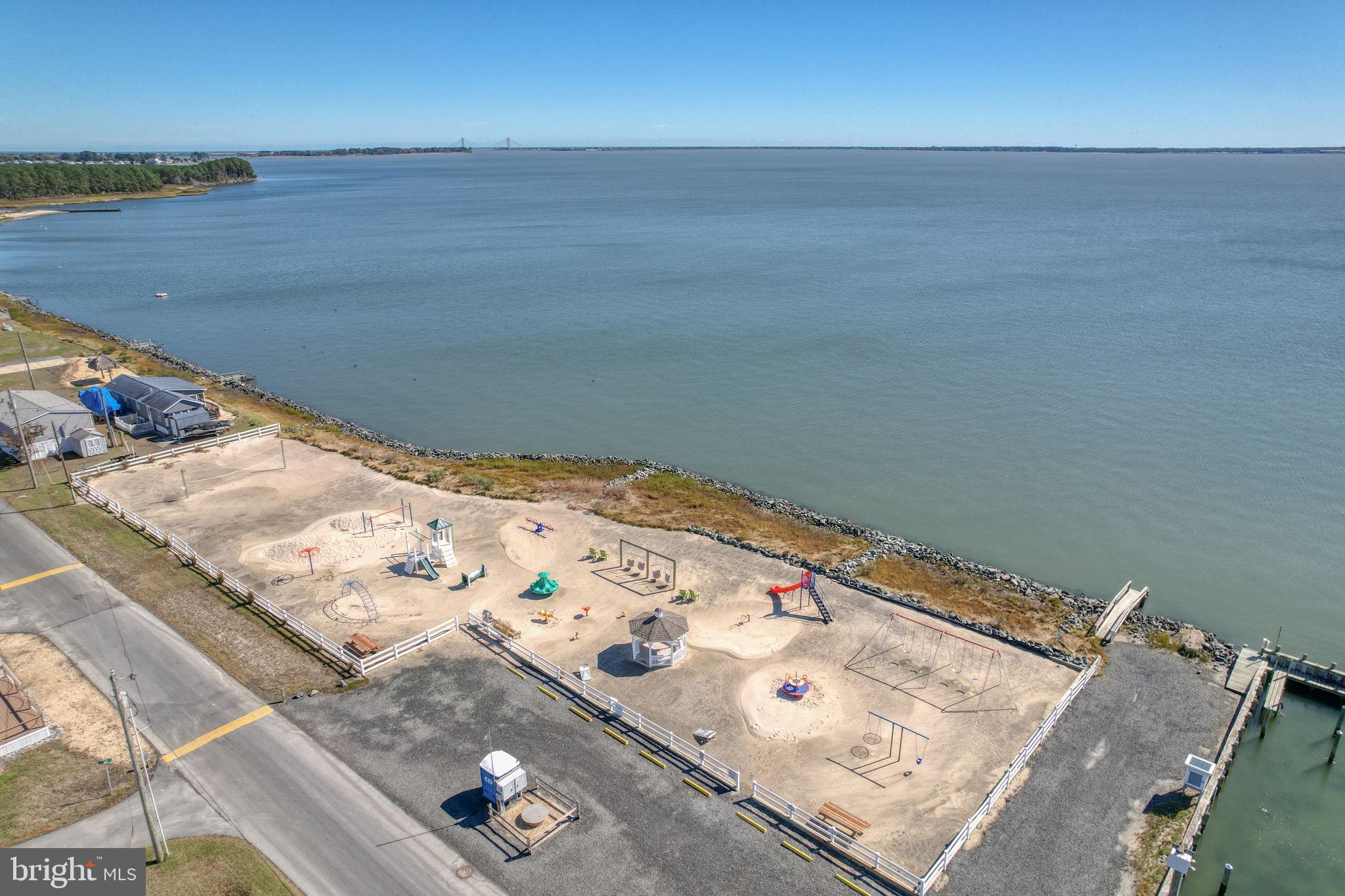 WHITE HOUSE BEACH - Residential