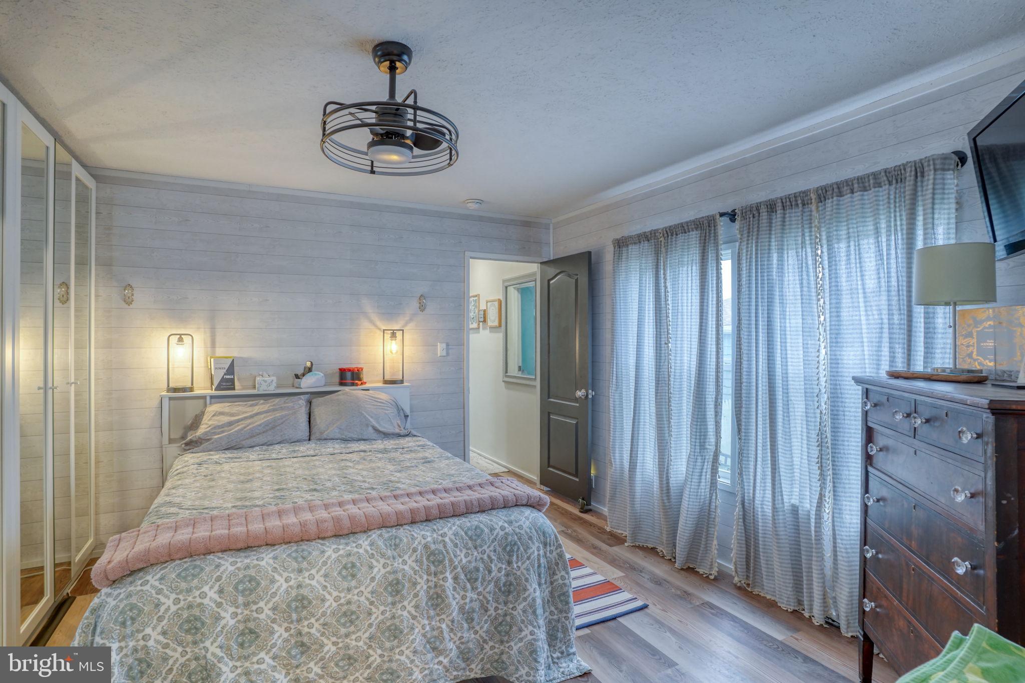 WHITE HOUSE BEACH - Residential