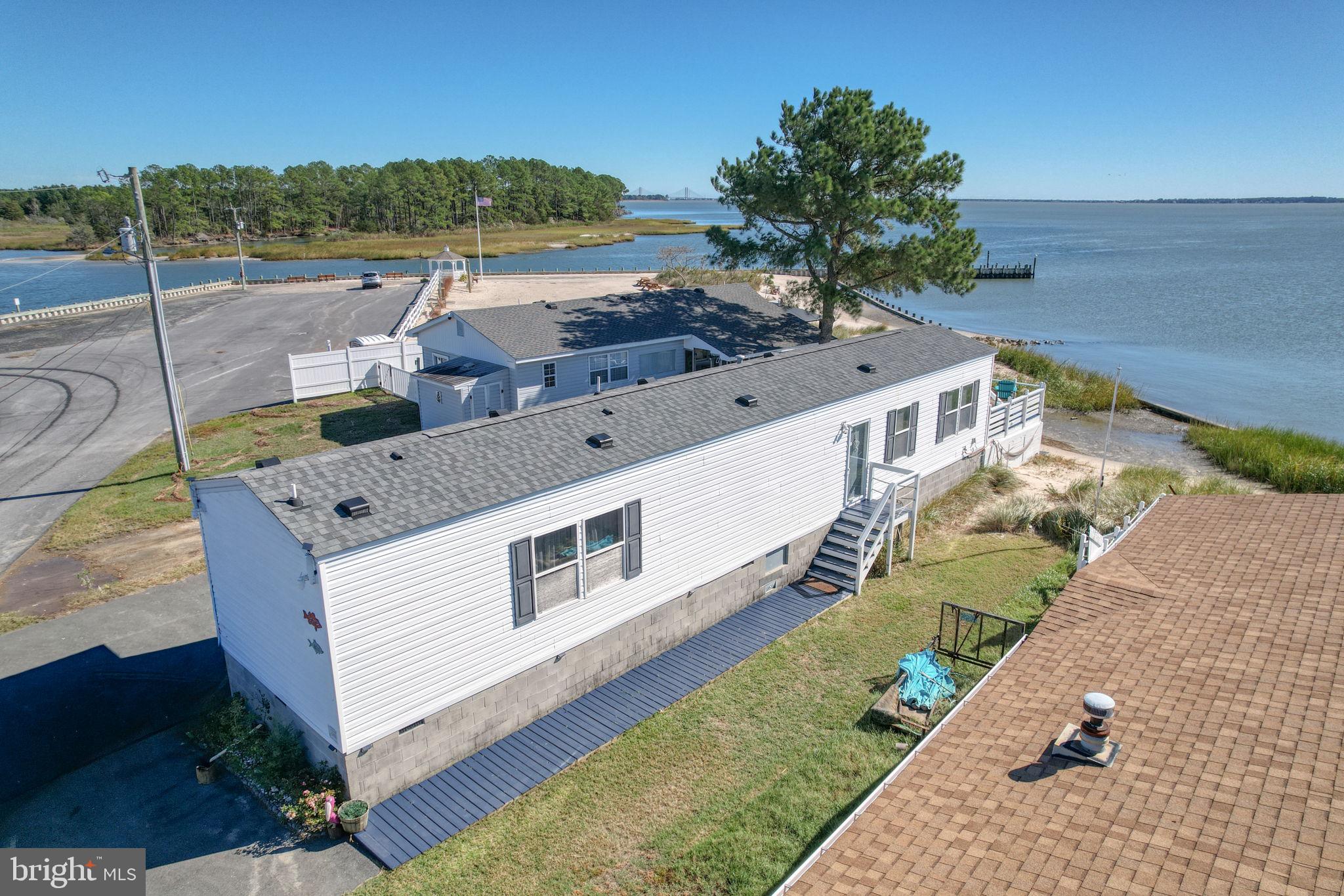 WHITE HOUSE BEACH - Residential