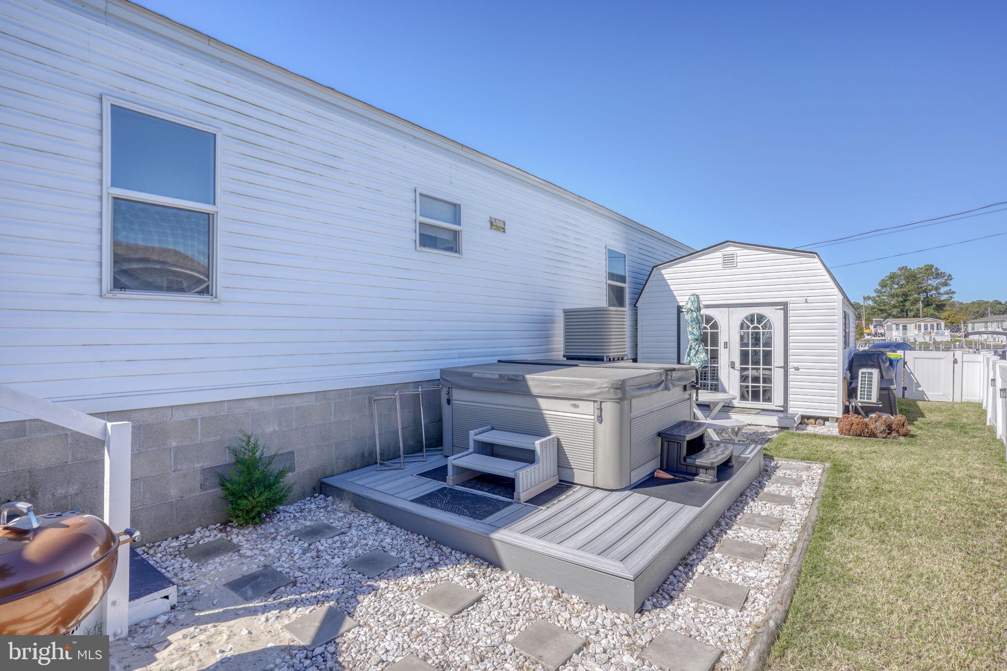 WHITE HOUSE BEACH - Residential