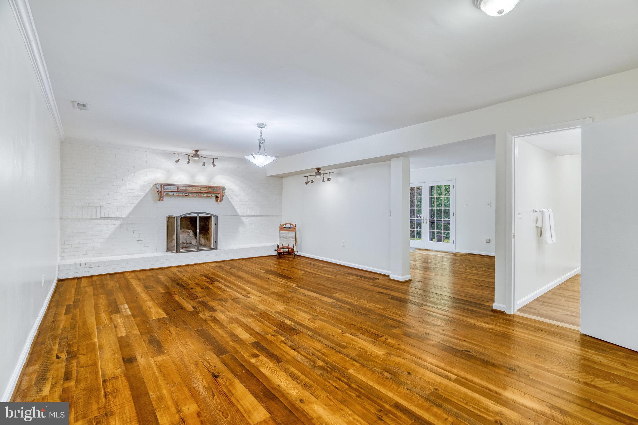 OLD MILL ESTATES - Residential