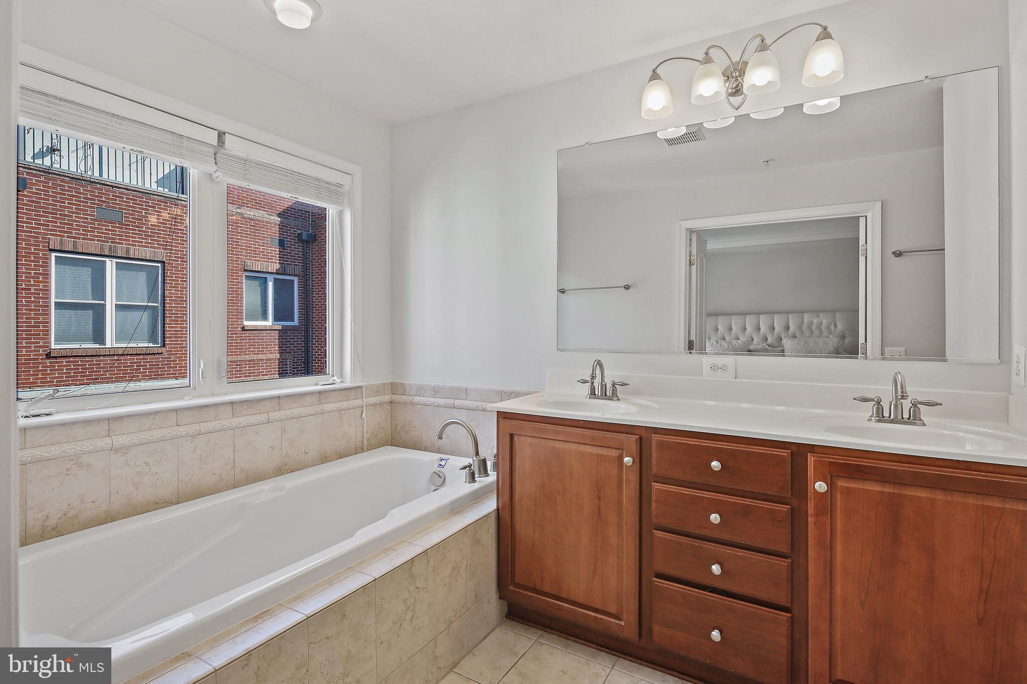 MCHENRY POINTE - Residential