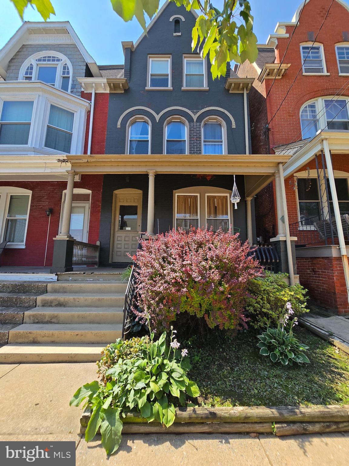 356 East Chestnut Street – Fully Rented Duplex Offering Immediate Cash Flow!!
Great investment opportunity with this income-producing duplex.
Unit 1: 3 bedrooms, 1 bathroom, currently rented at $1,450/month
Unit 2: 1 bedroom, 1 bathroom, currently rented at $750/month
Total monthly rental income: $2,200.
Both units are tenant-occupied with steady rental history. The property is located near schools, transportation, and local amenities. Perfect for investors seeking strong returns.
NOTE: The property will be sold in AS-IS condition. The buyer is responsible for U&O.