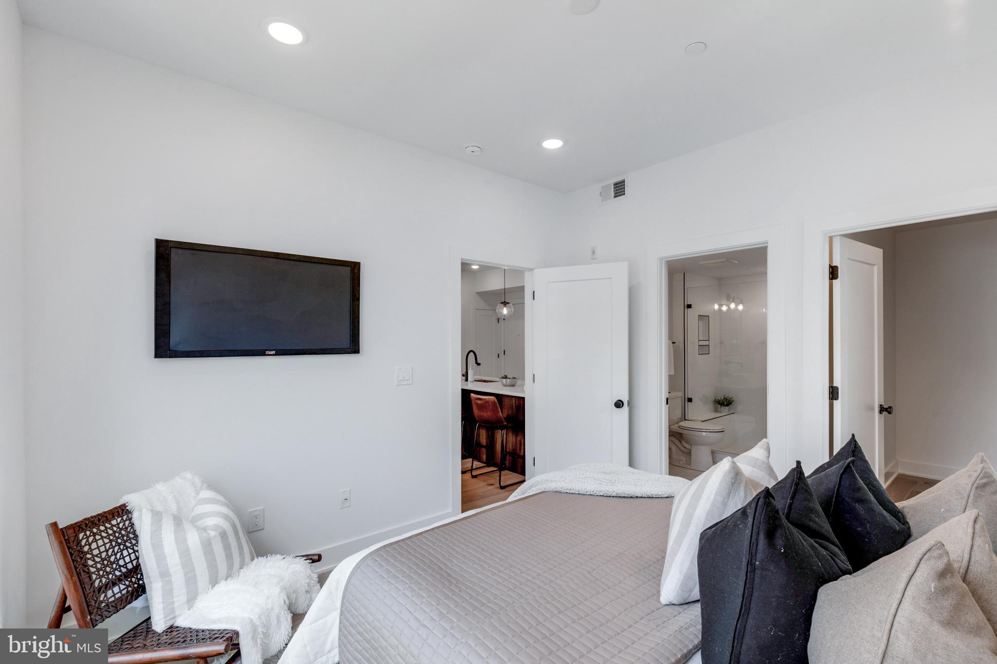 FRANCISVILLE - Residential Lease