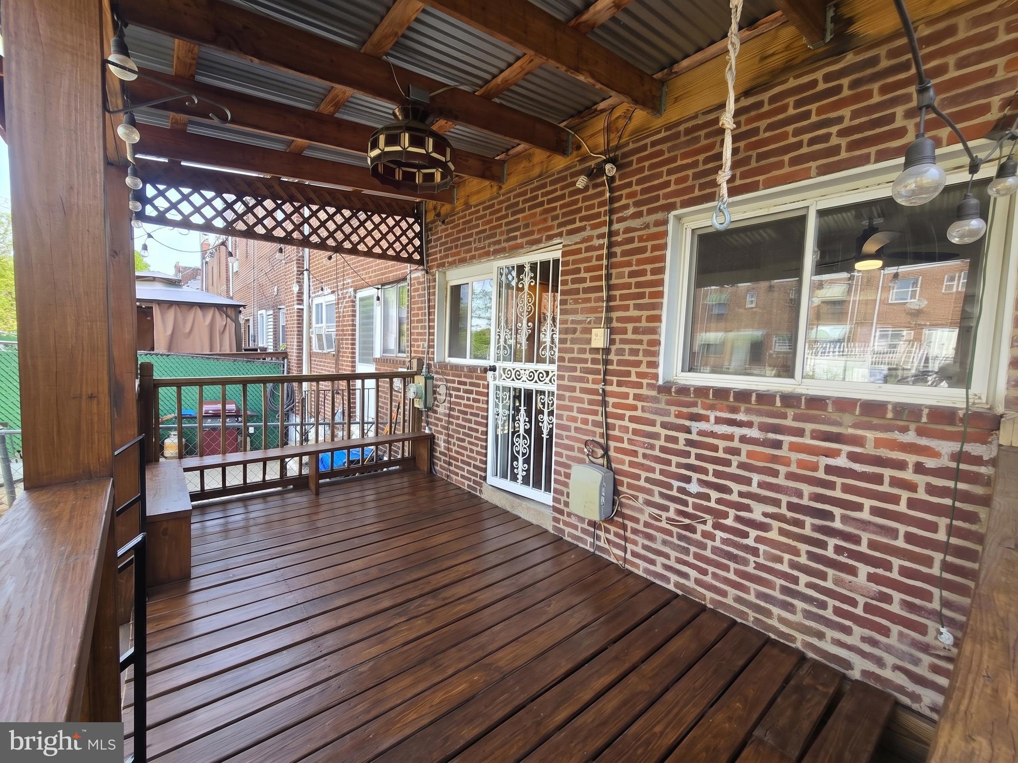 OXFORD CIRCLE - Residential