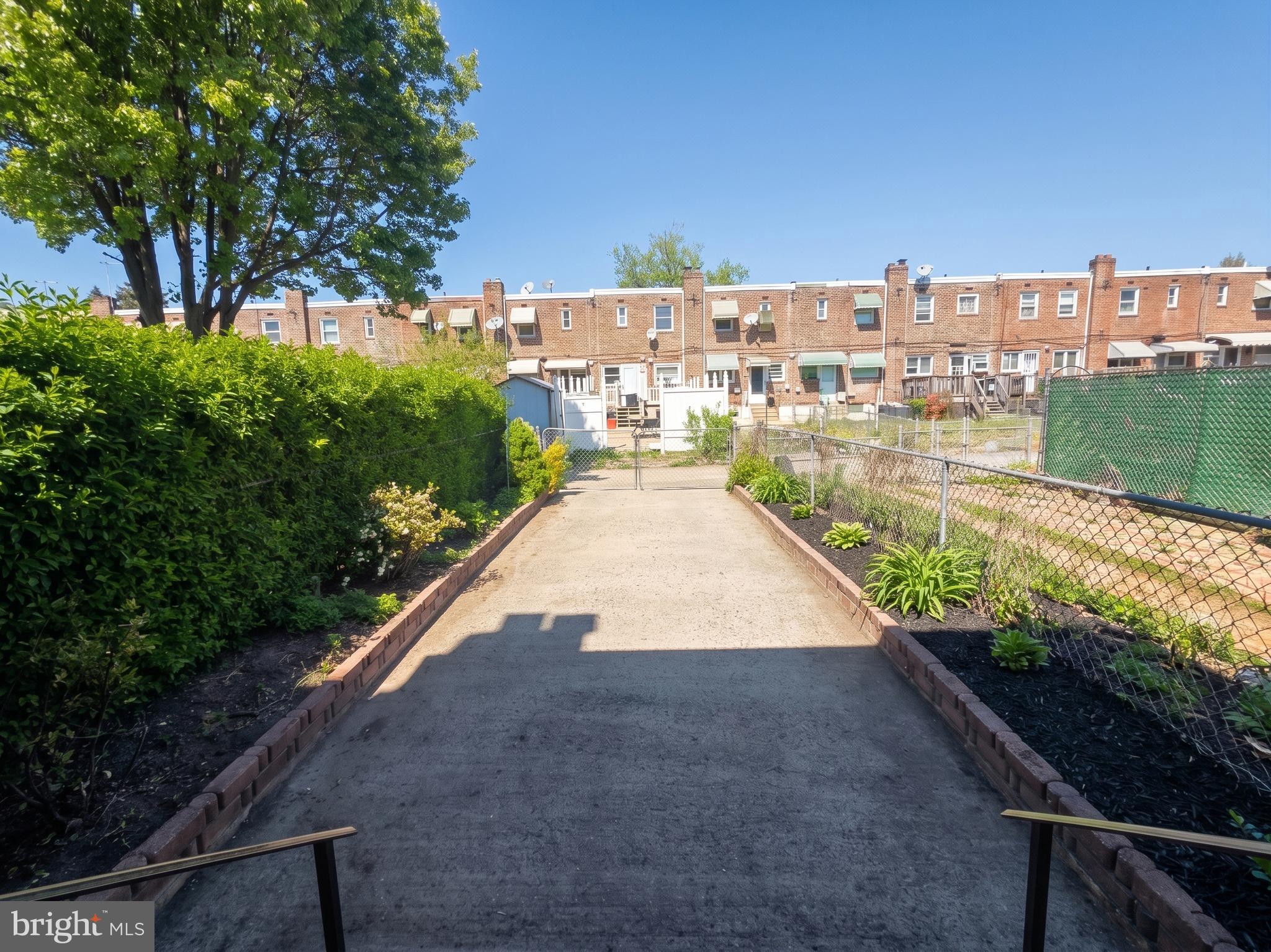 OXFORD CIRCLE - Residential