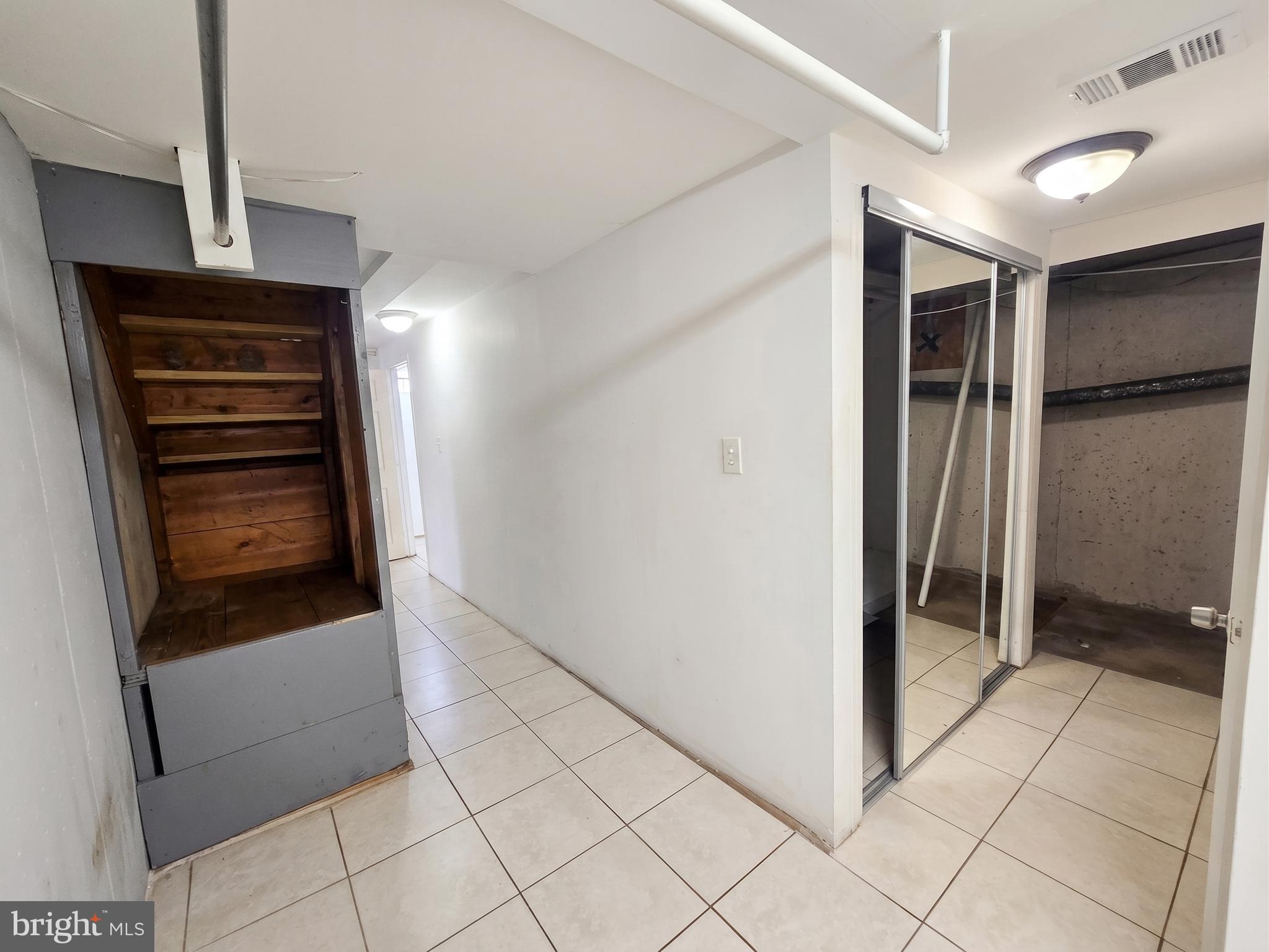 OXFORD CIRCLE - Residential